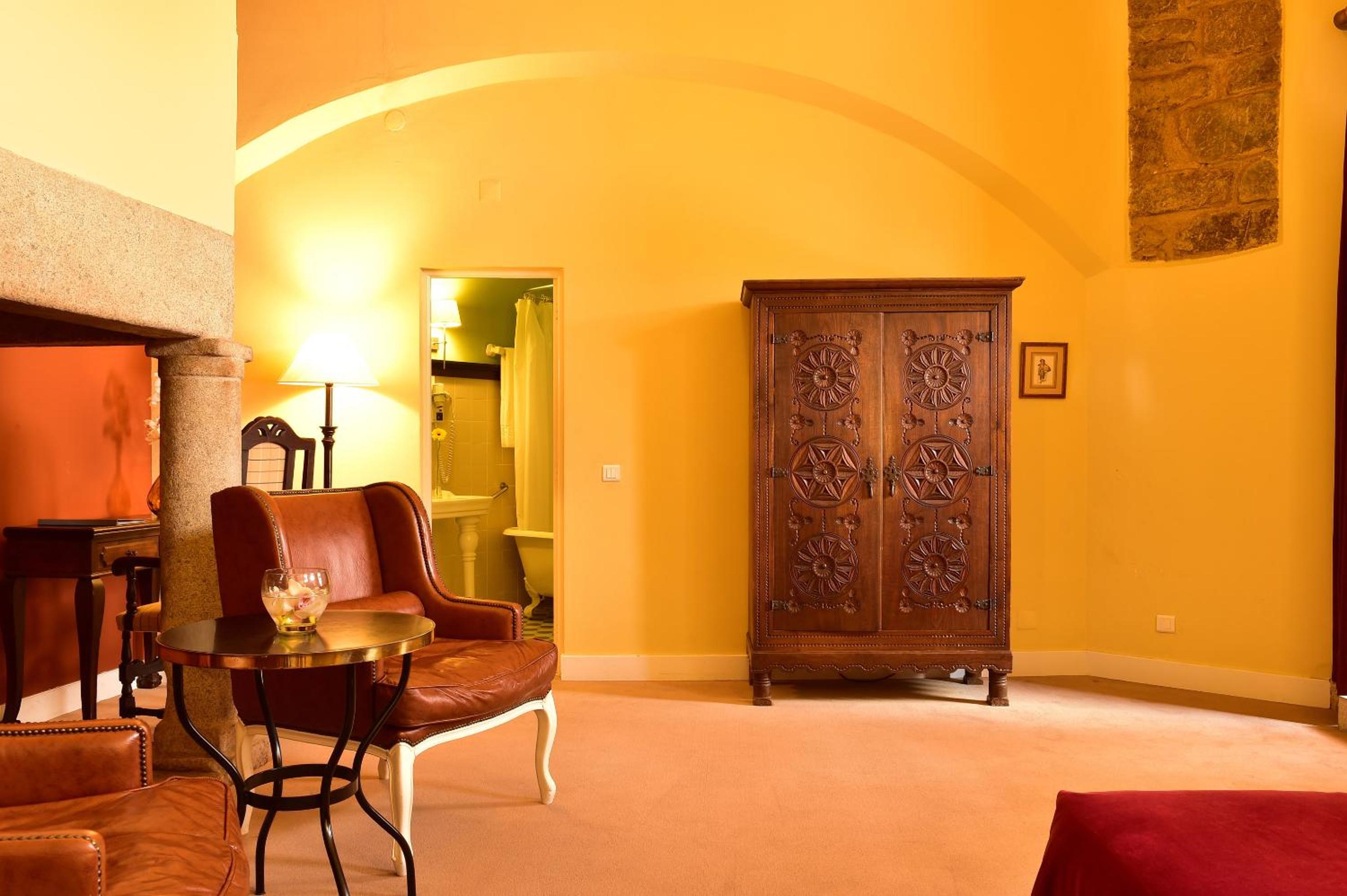 Superior Family Room - Photo 7