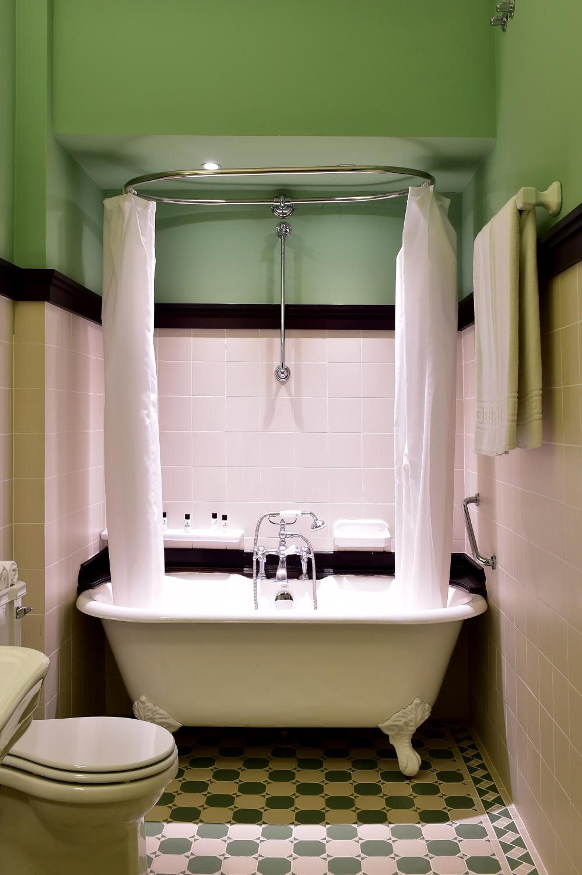 Suite - Photo 4