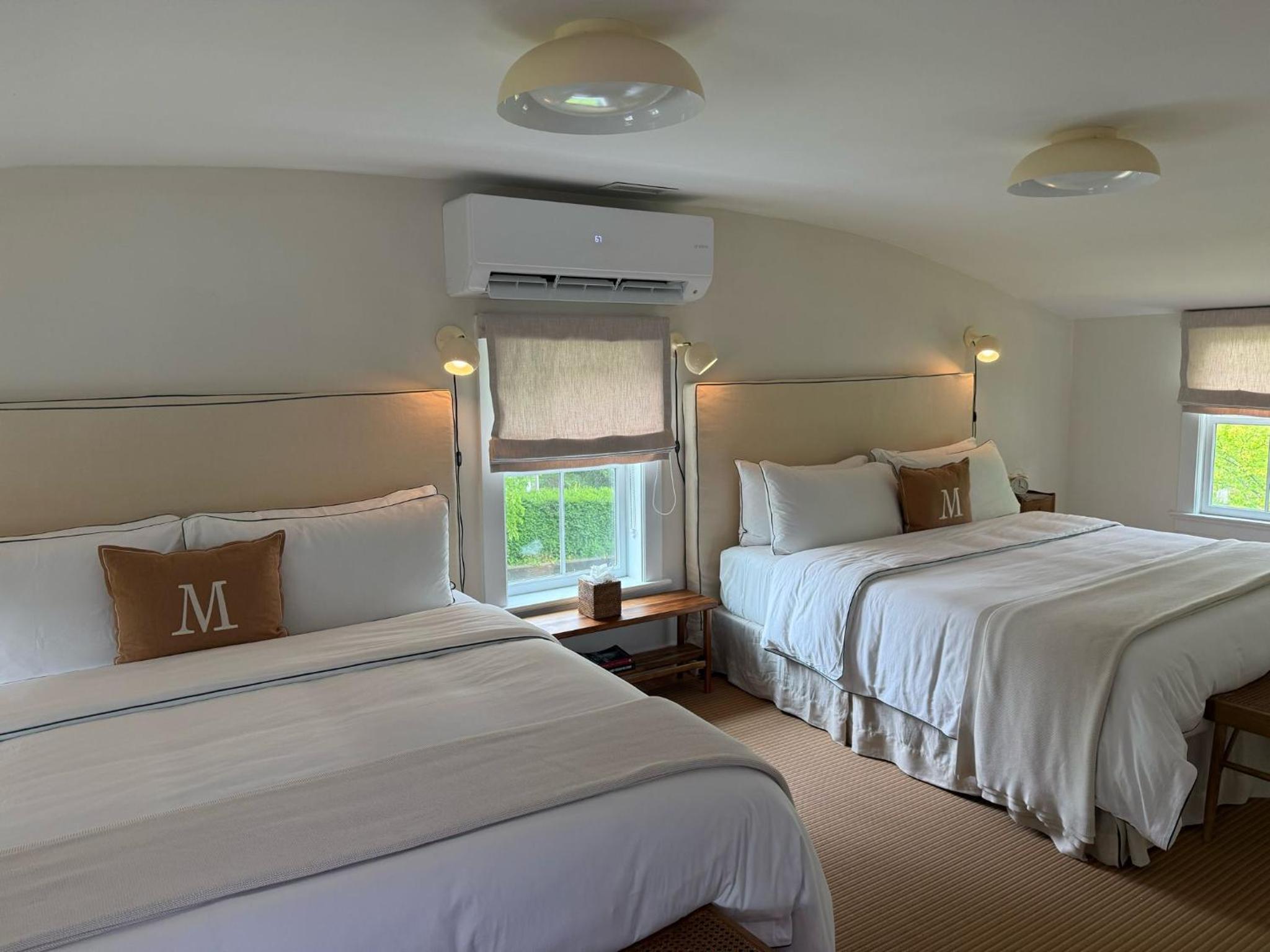 Deluxe King Room photo 1