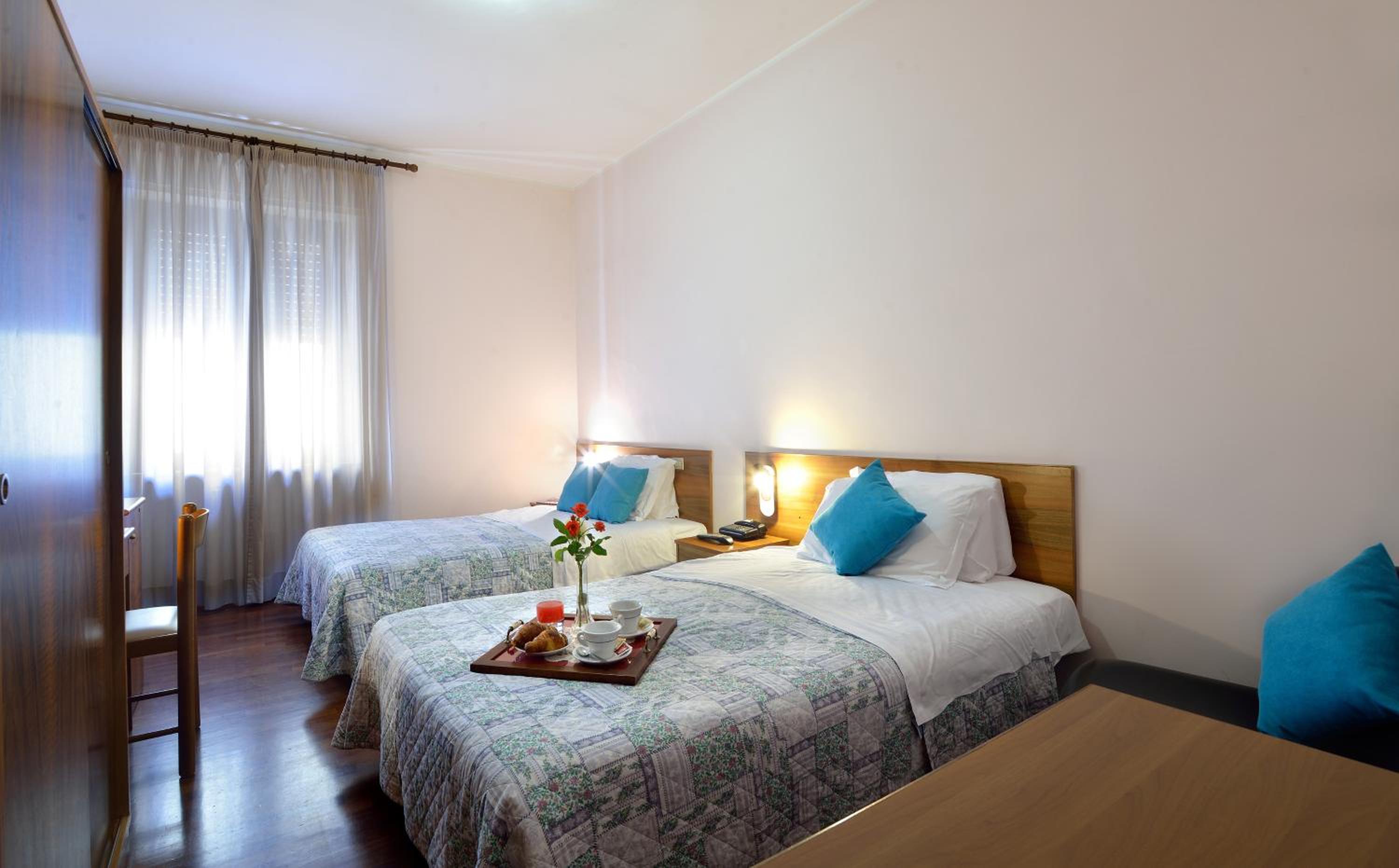 Standard Twin Room photo 2