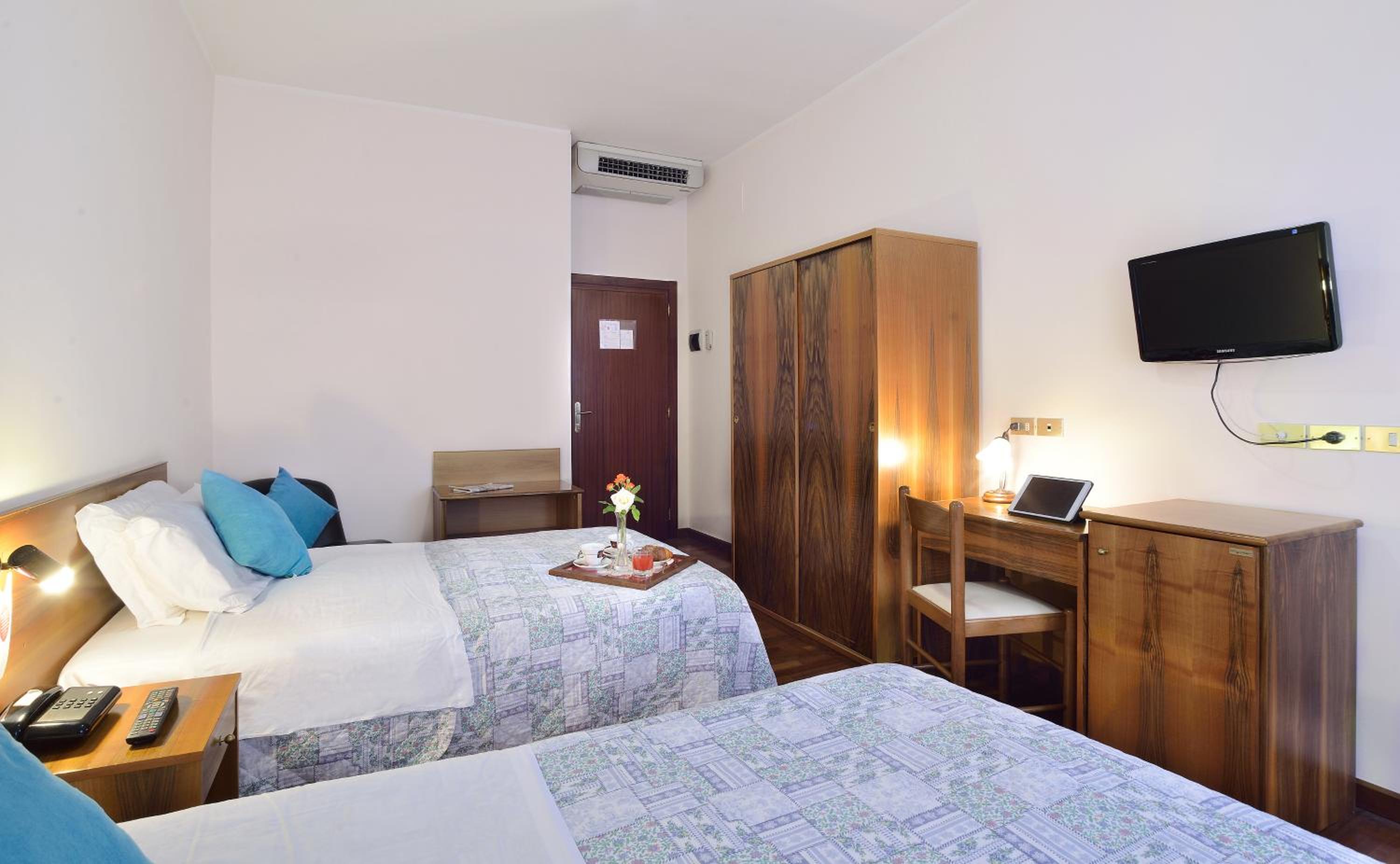 Standard Twin Room photo 1
