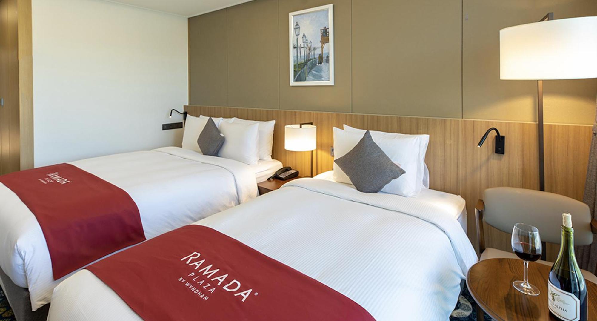 Superior Twin Room with Mountain View - Photo 1