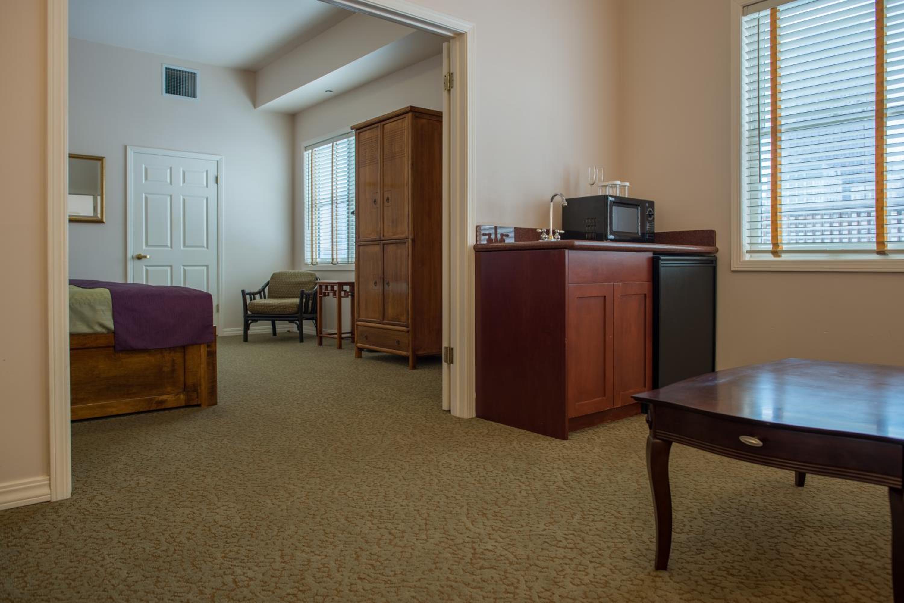 One-Bedroom Suite thumbnail 6