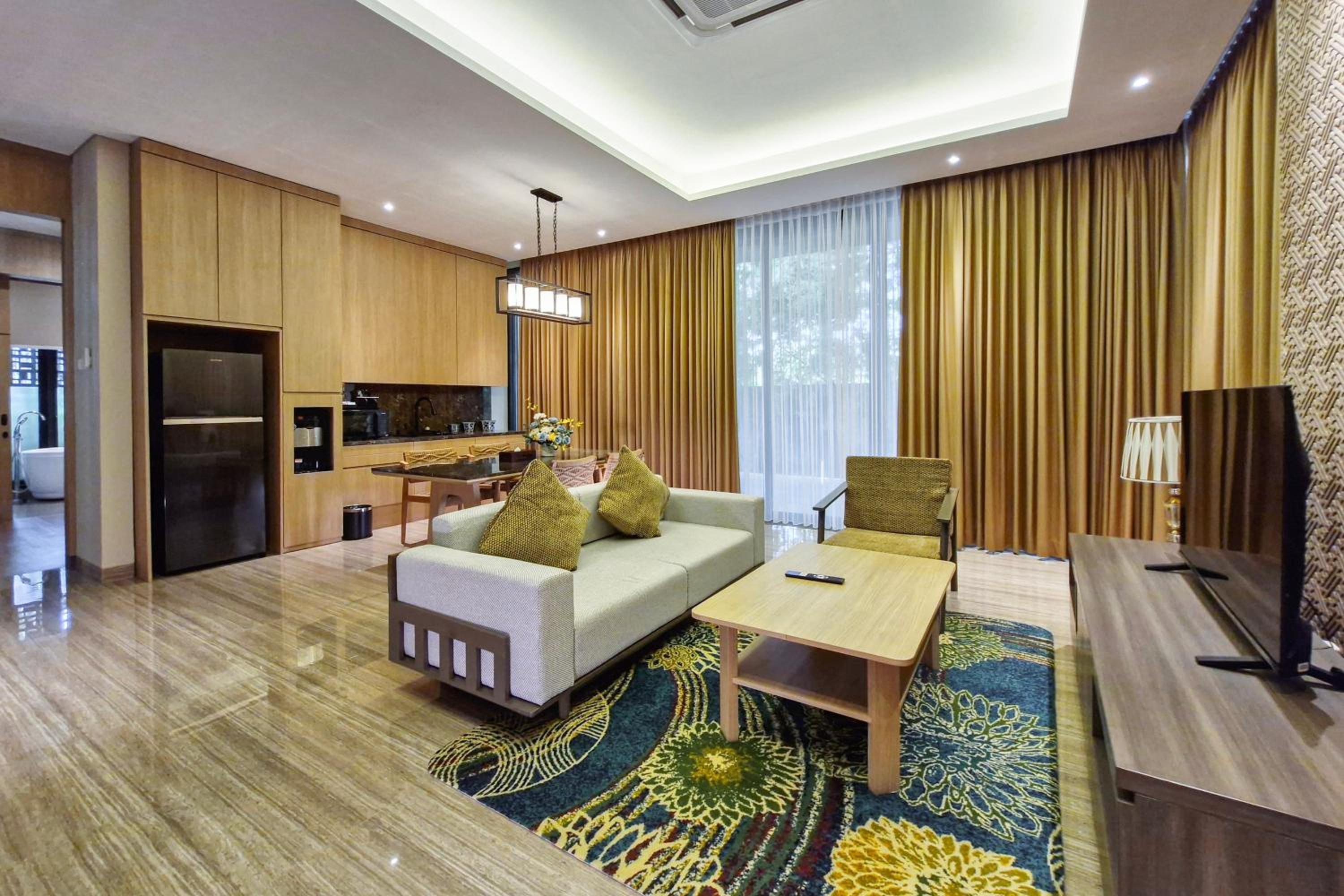 Villa with Two King and One Single Bed - Non-Smoking photo 2