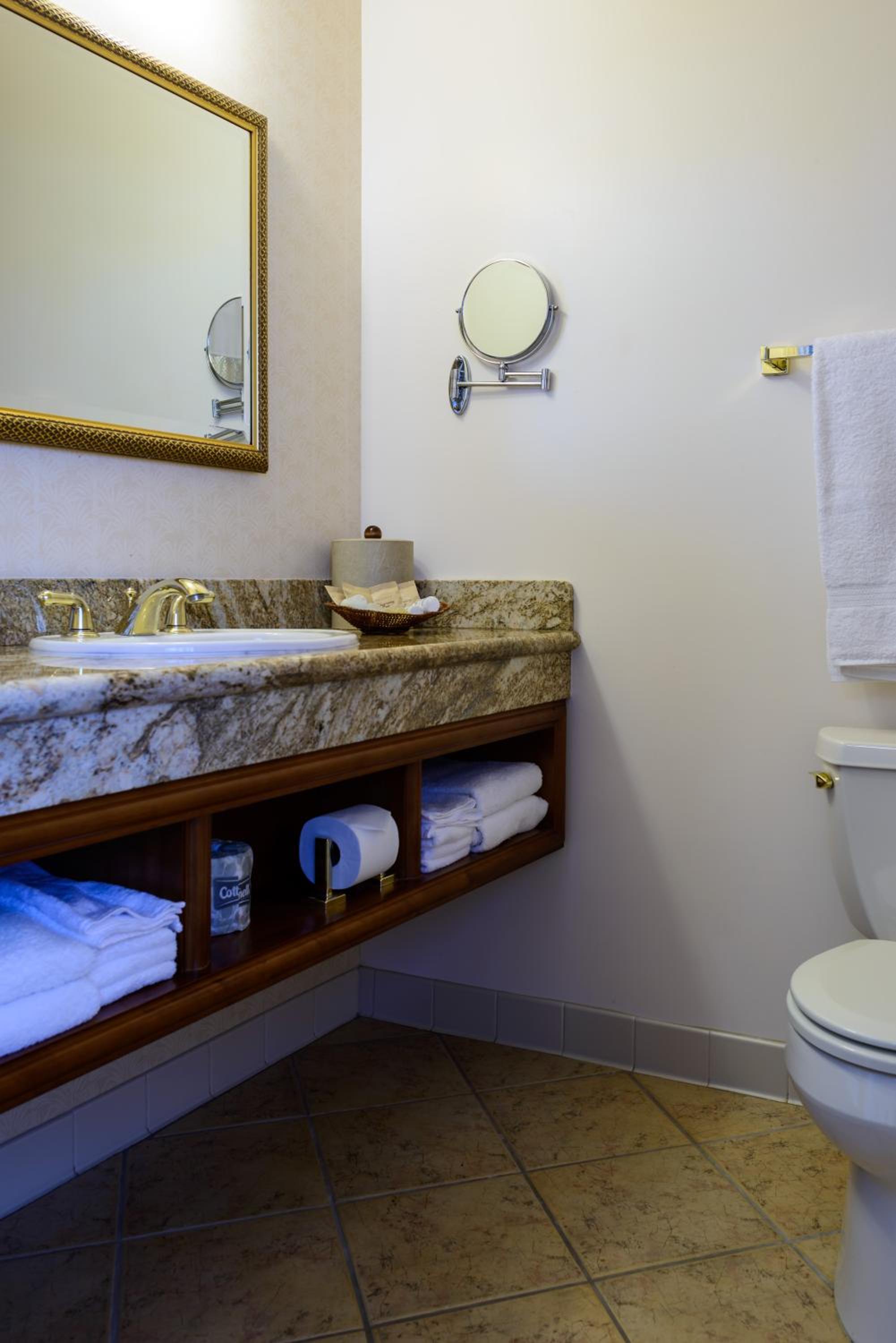 Queen Room - Photo 13
