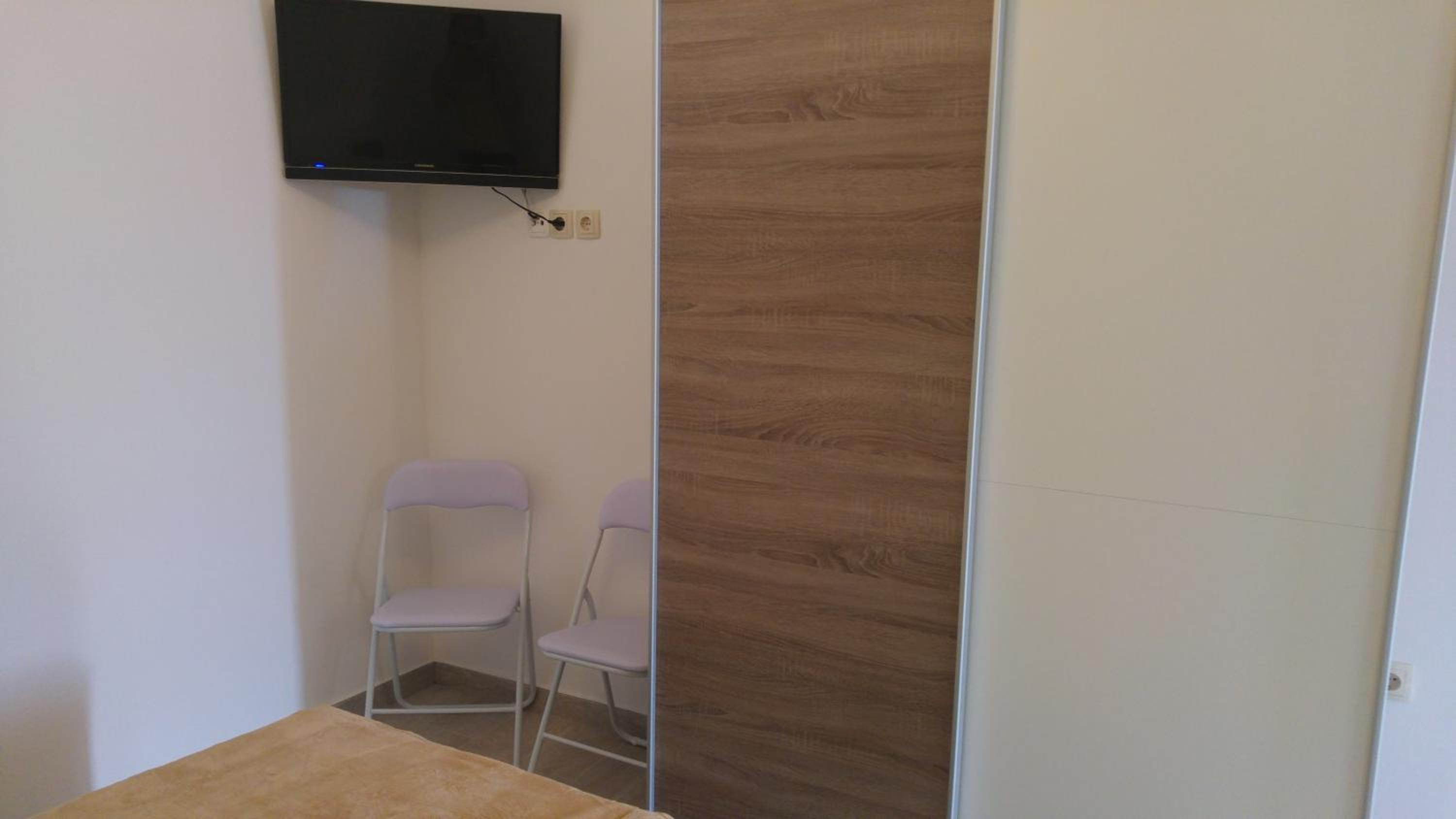 Double Room - Photo 6