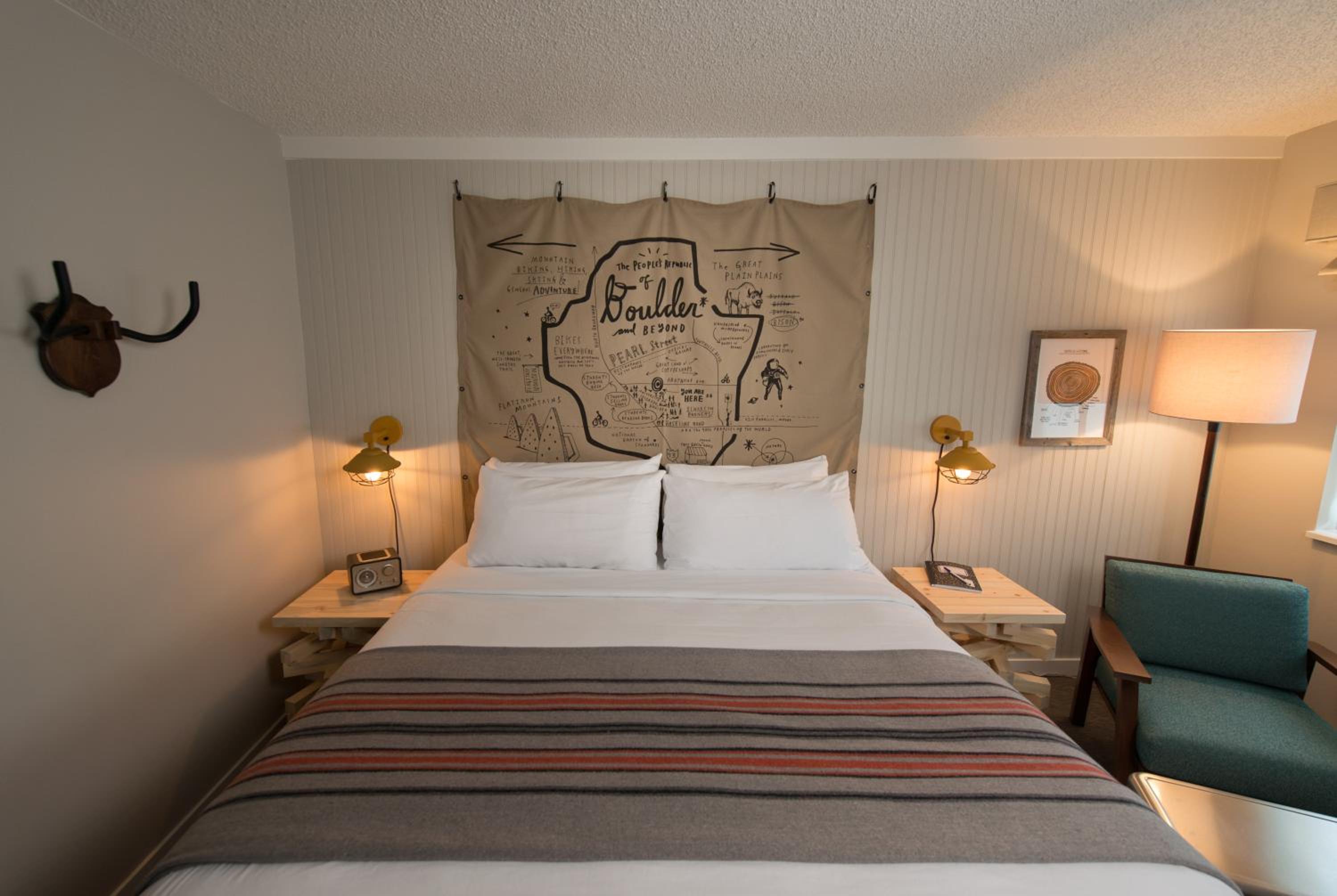 Deluxe King Room - Non-Smoking - Photo 5