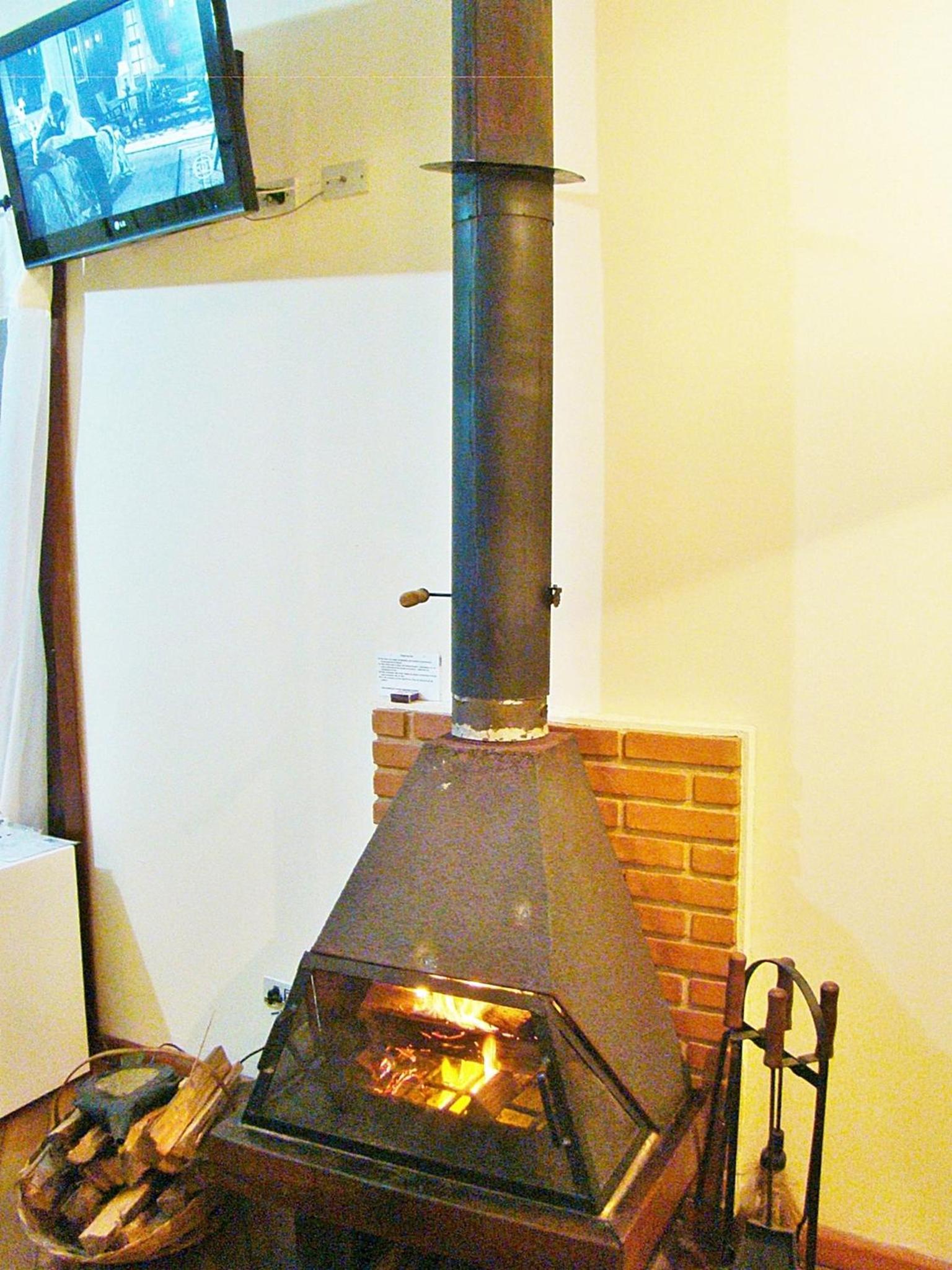 Double Room with Spa Bath and Fireplace photo 3