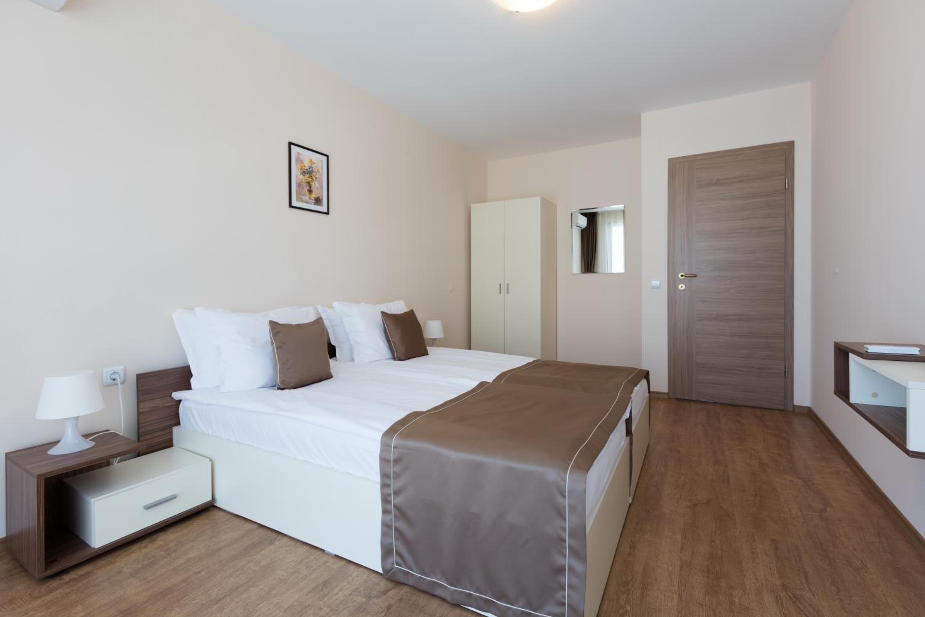 One-Bedroom Apartment with Balcony (4 Adults) photo 2
