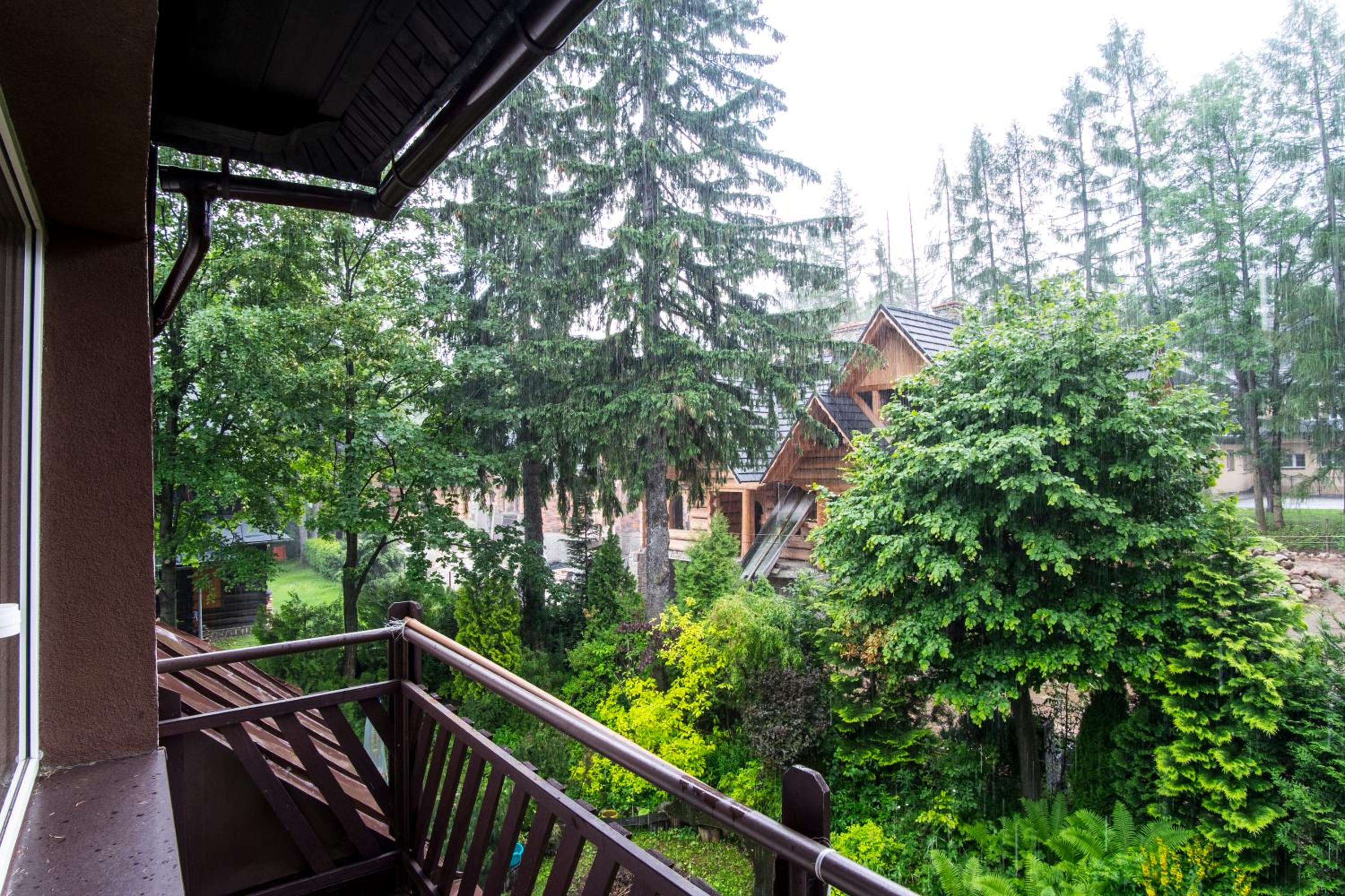 Quadruple Room with Balcony - Photo 5