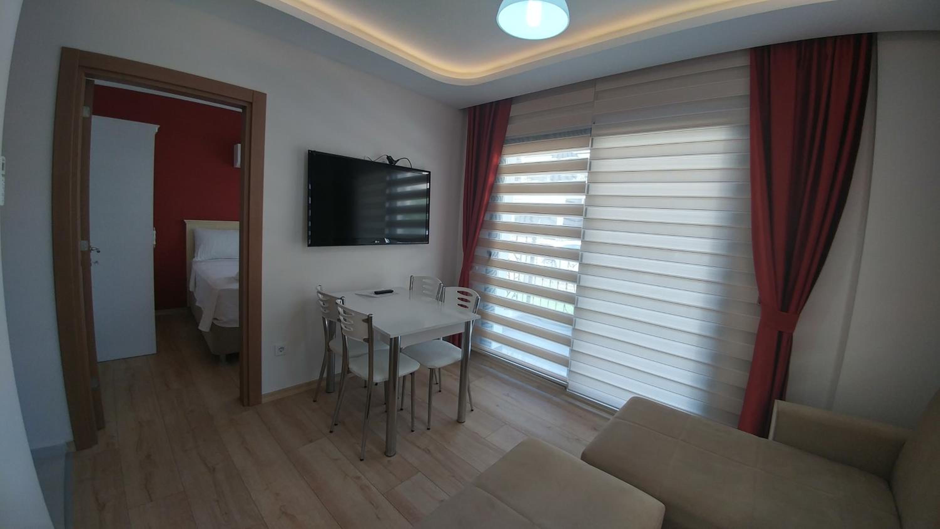 One-Bedroom King Apartment