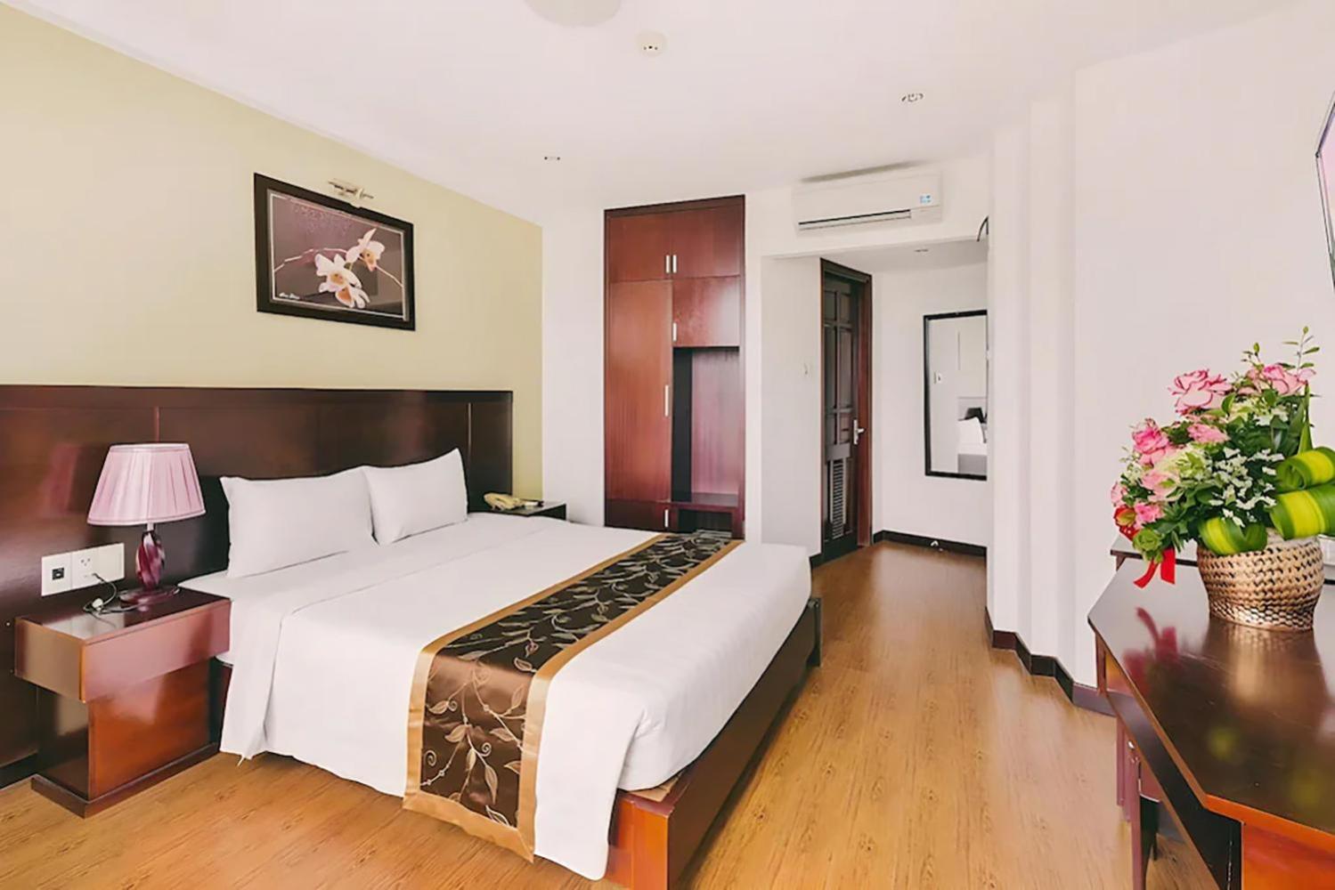 Standard Queen Room