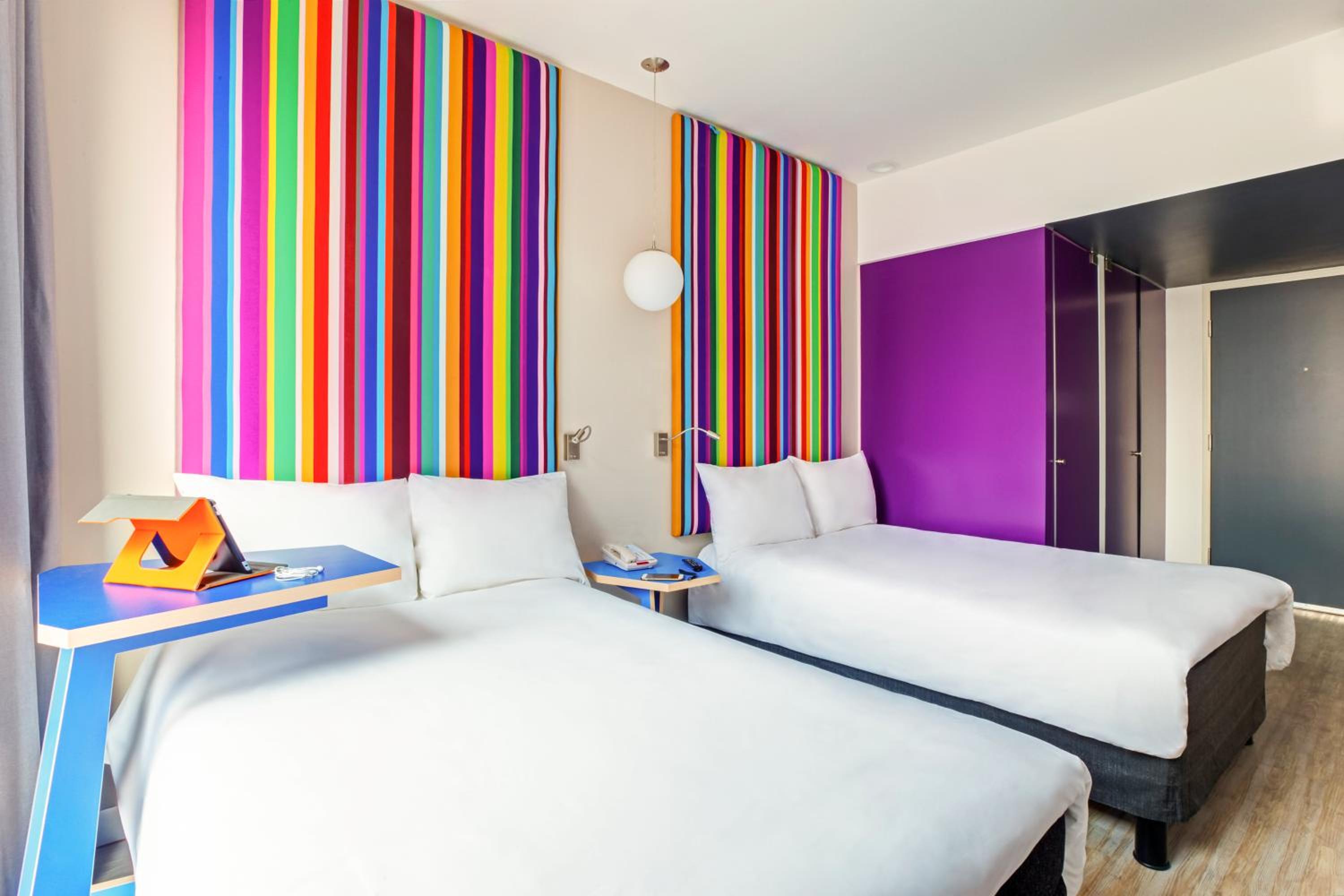 Standard Twin Room thumbnail 5