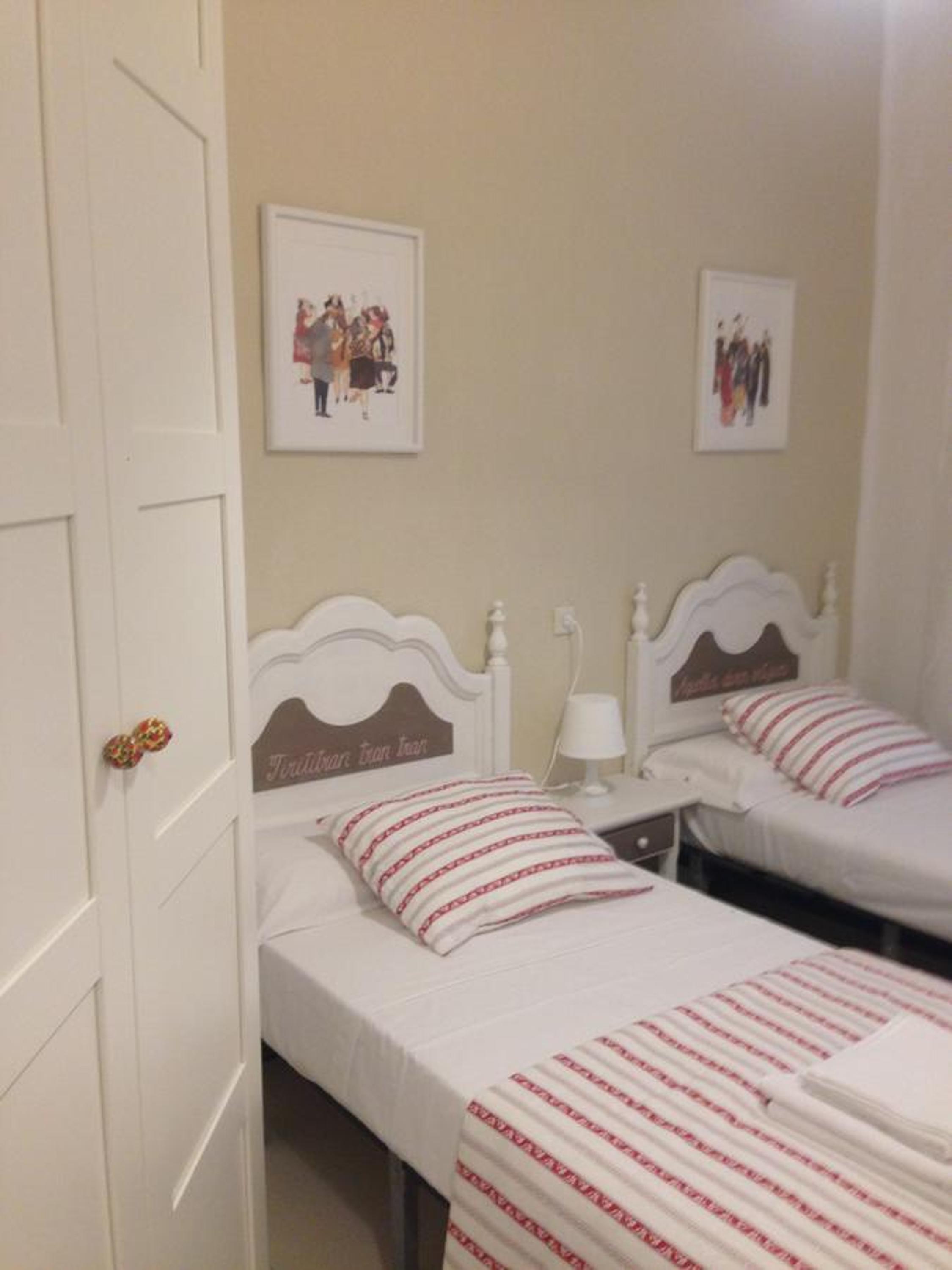 Triple Room with Private Bathroom - Photo 6