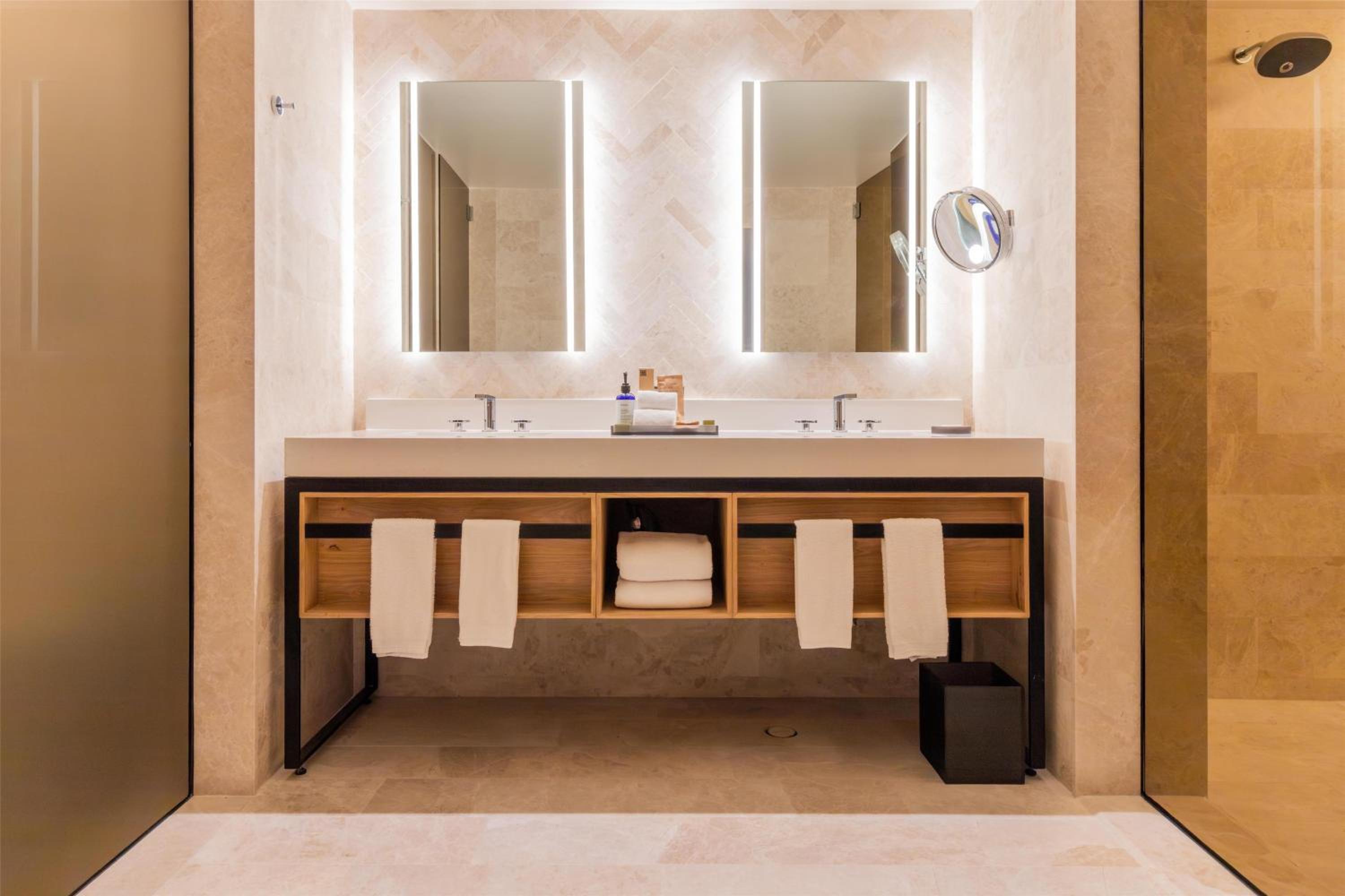 King Studio Suite - Photo 2