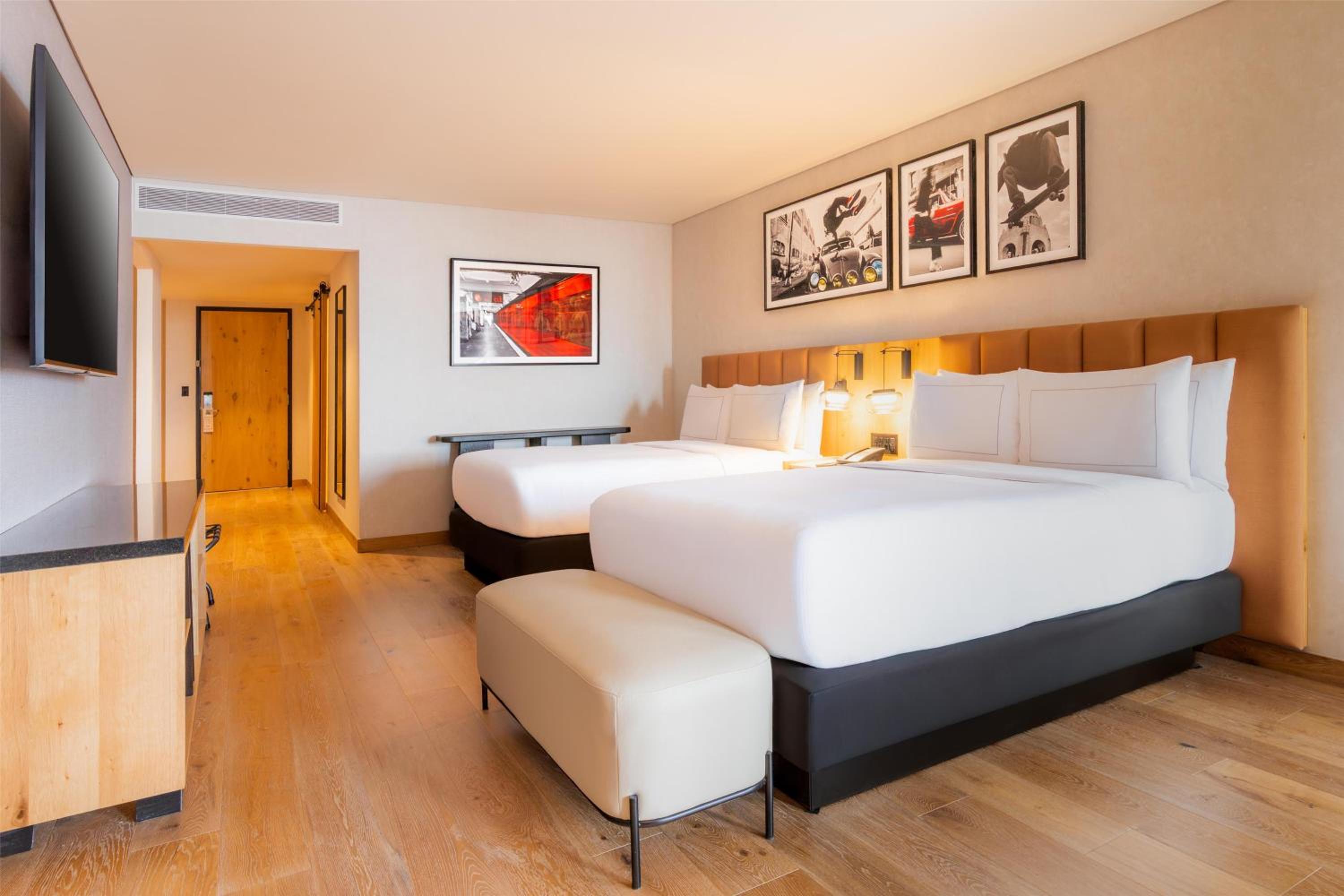 Studio Suite with Two Double Beds - Photo 3