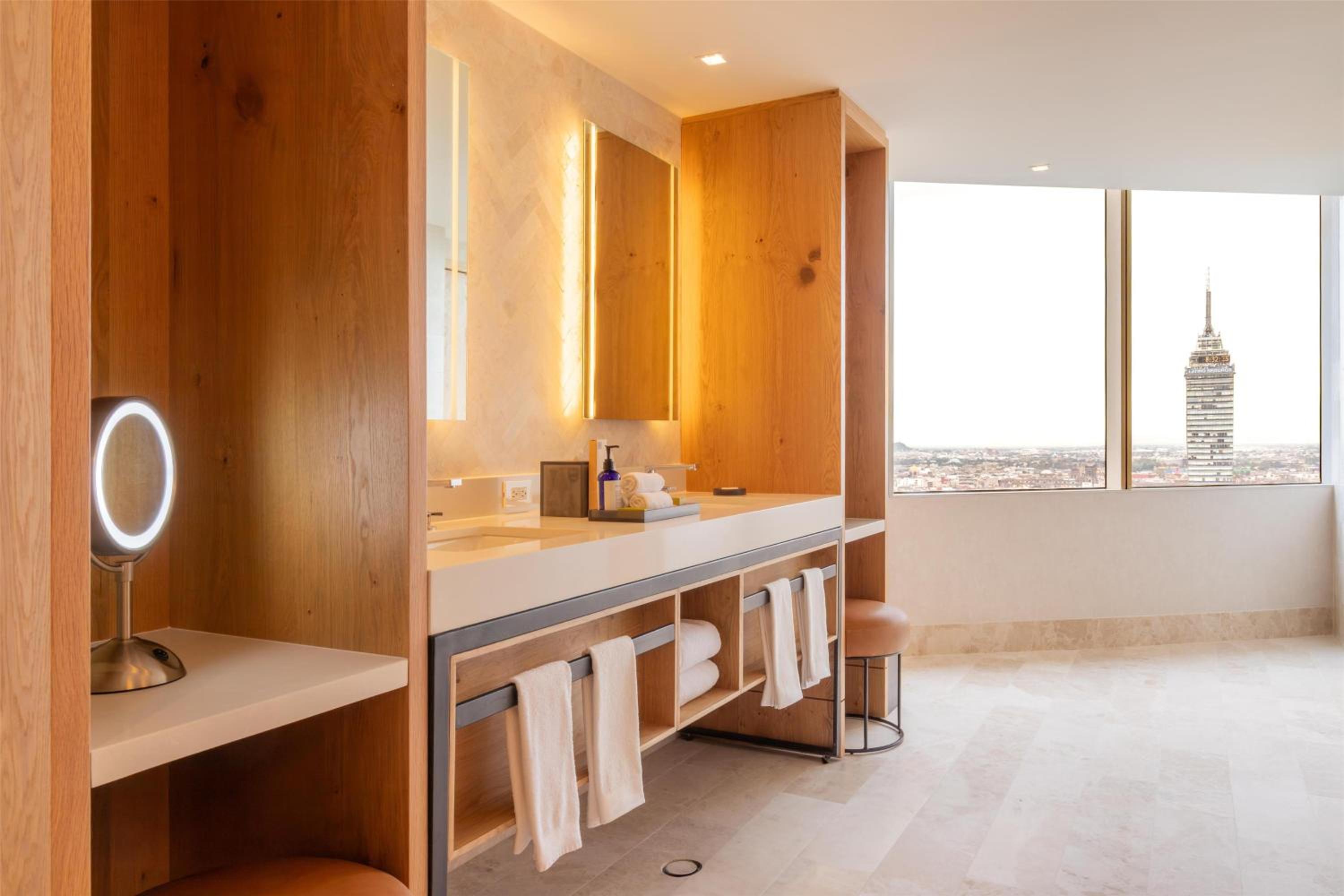 Master King Suite with View - Photo 5