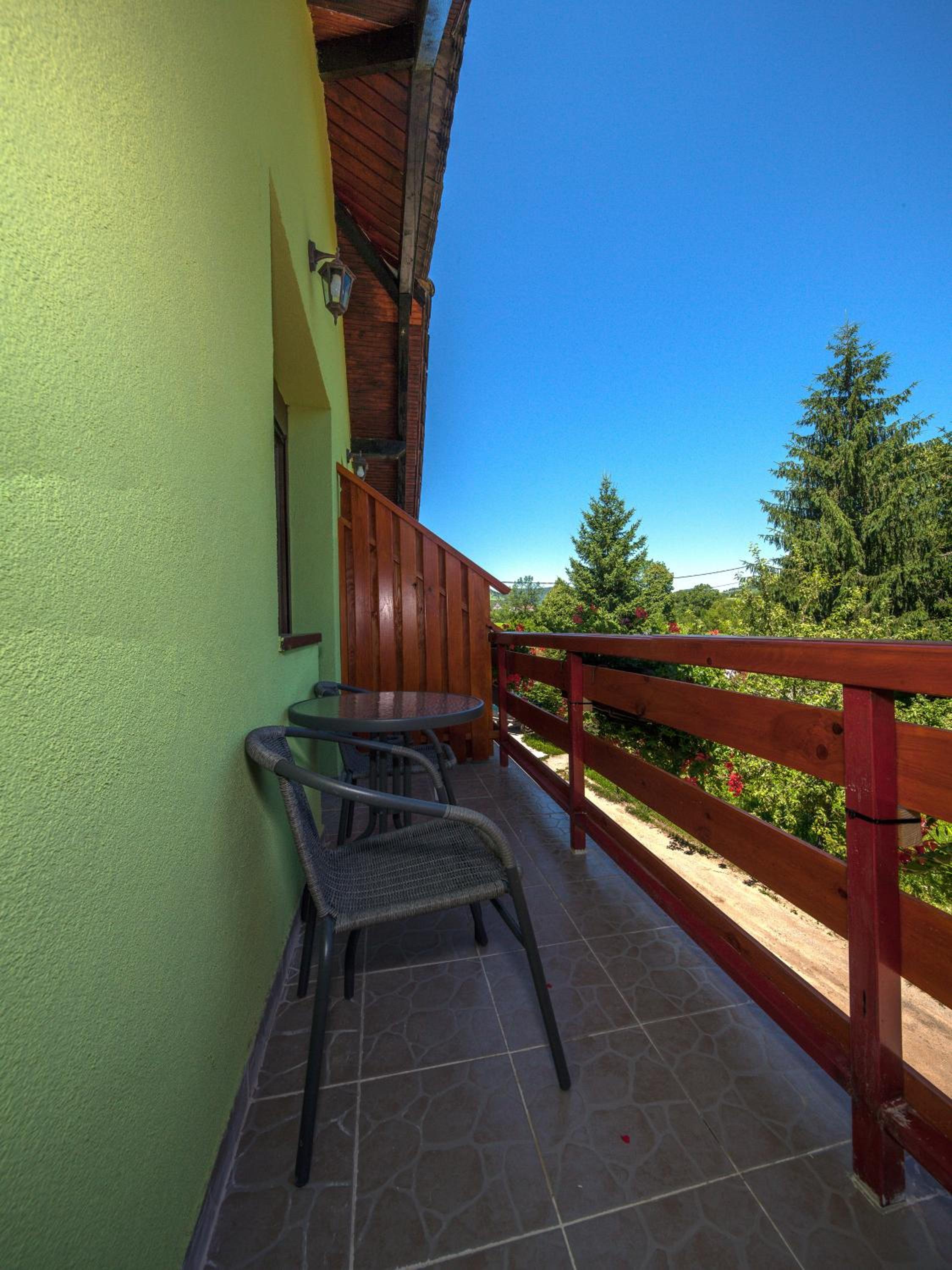 Deluxe Double Room with Balcony - Photo 6