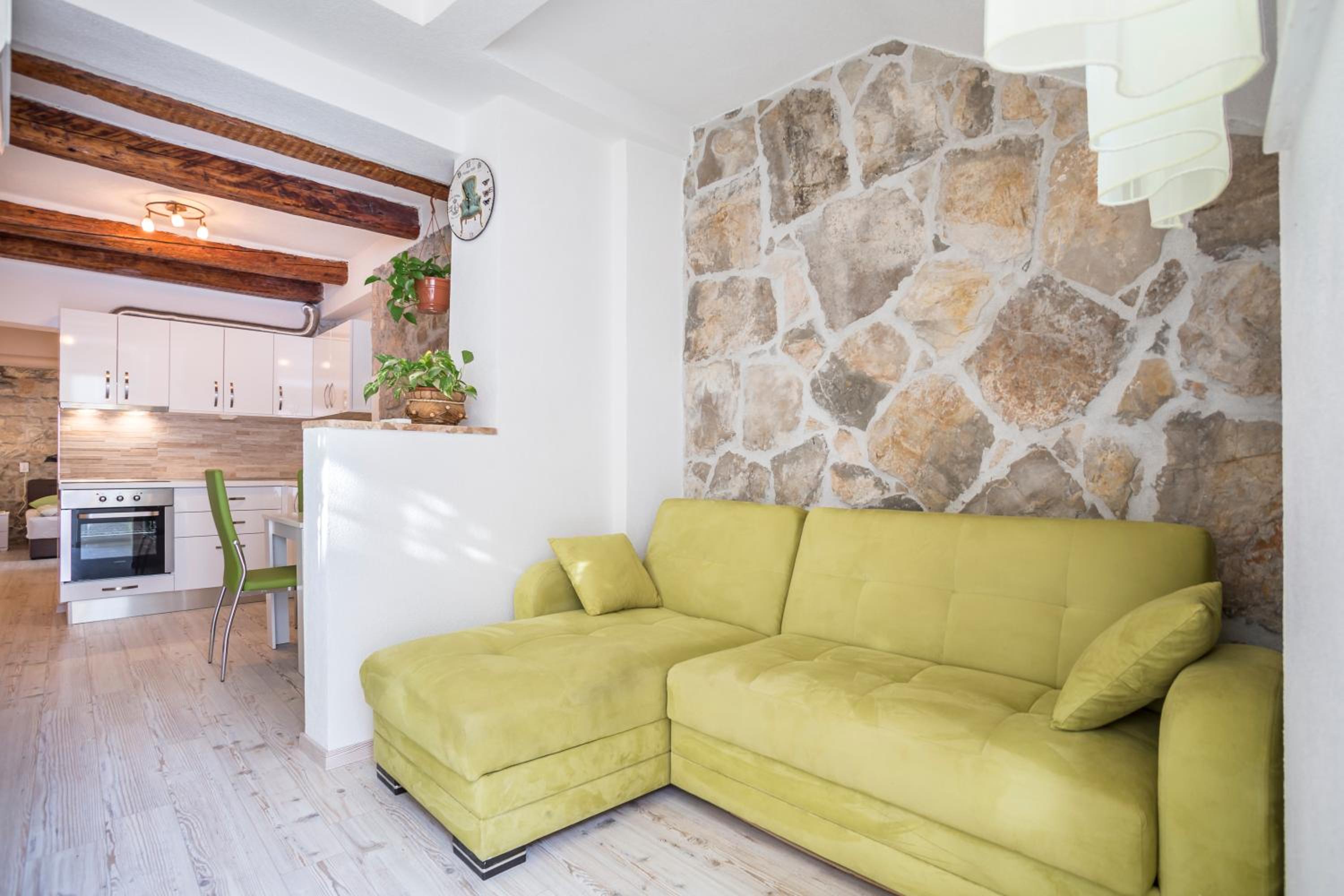 One-Bedroom Apartment - Zvizdina Street 6