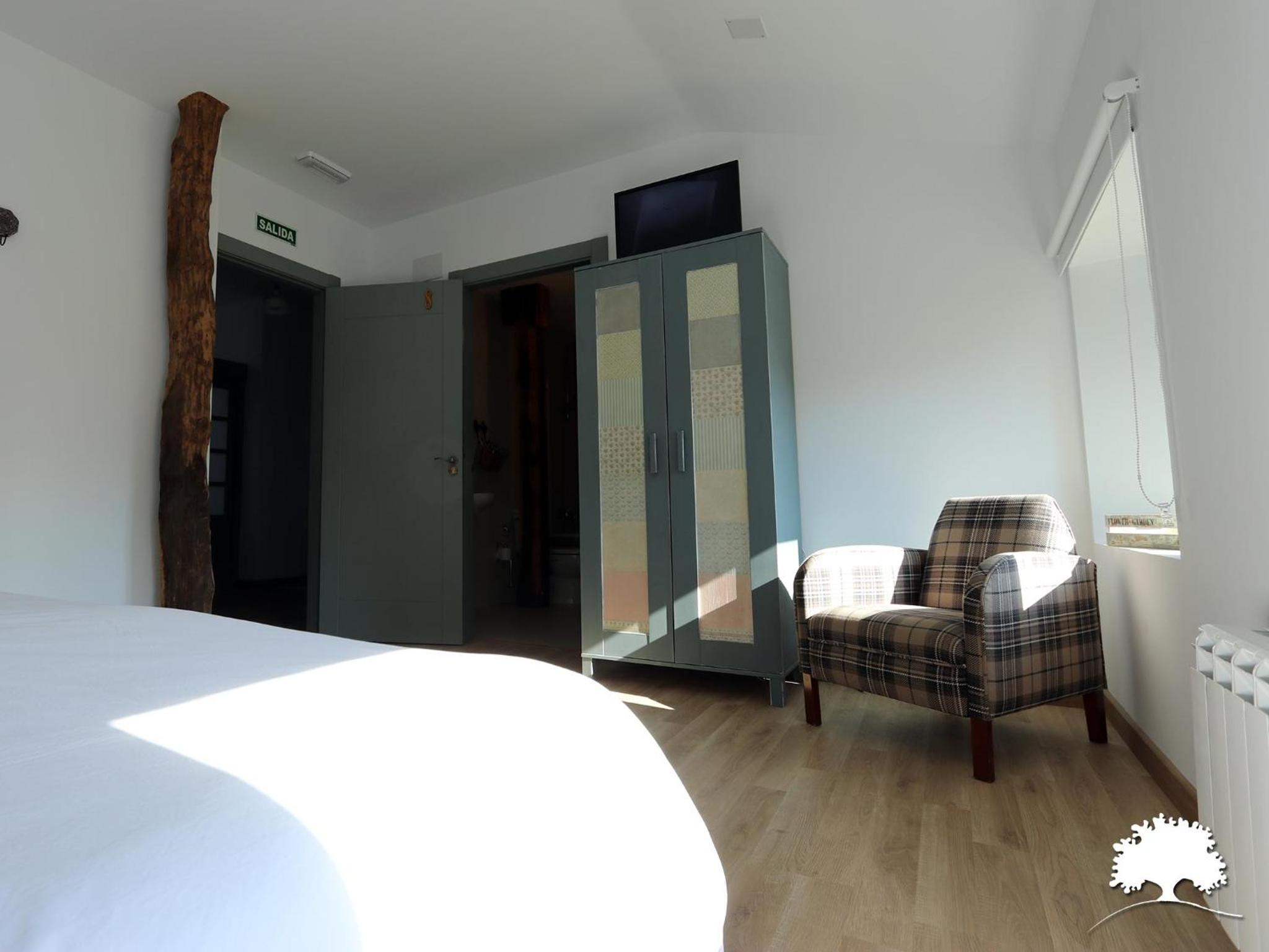 Double or Twin Room with Garden View - Photo 3