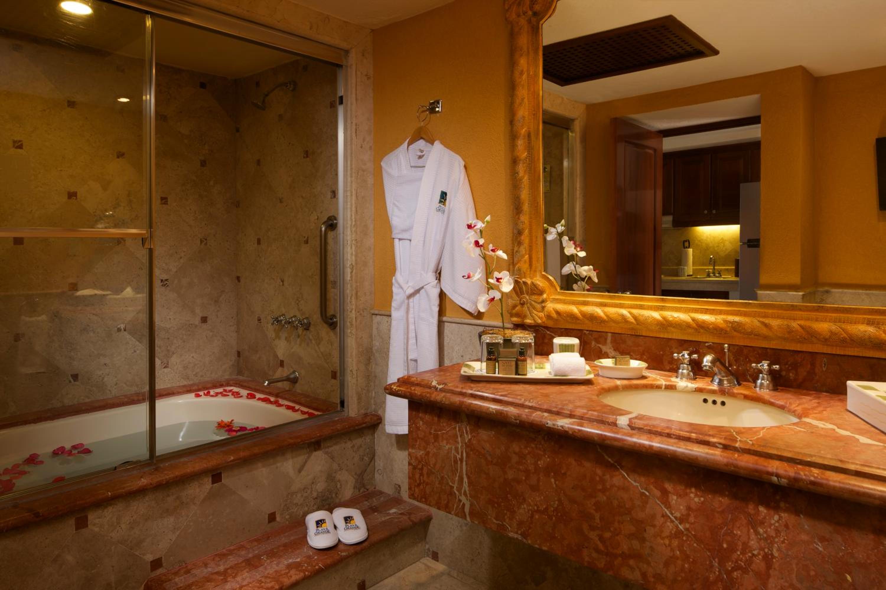 Deluxe Junior Suite - Photo 7