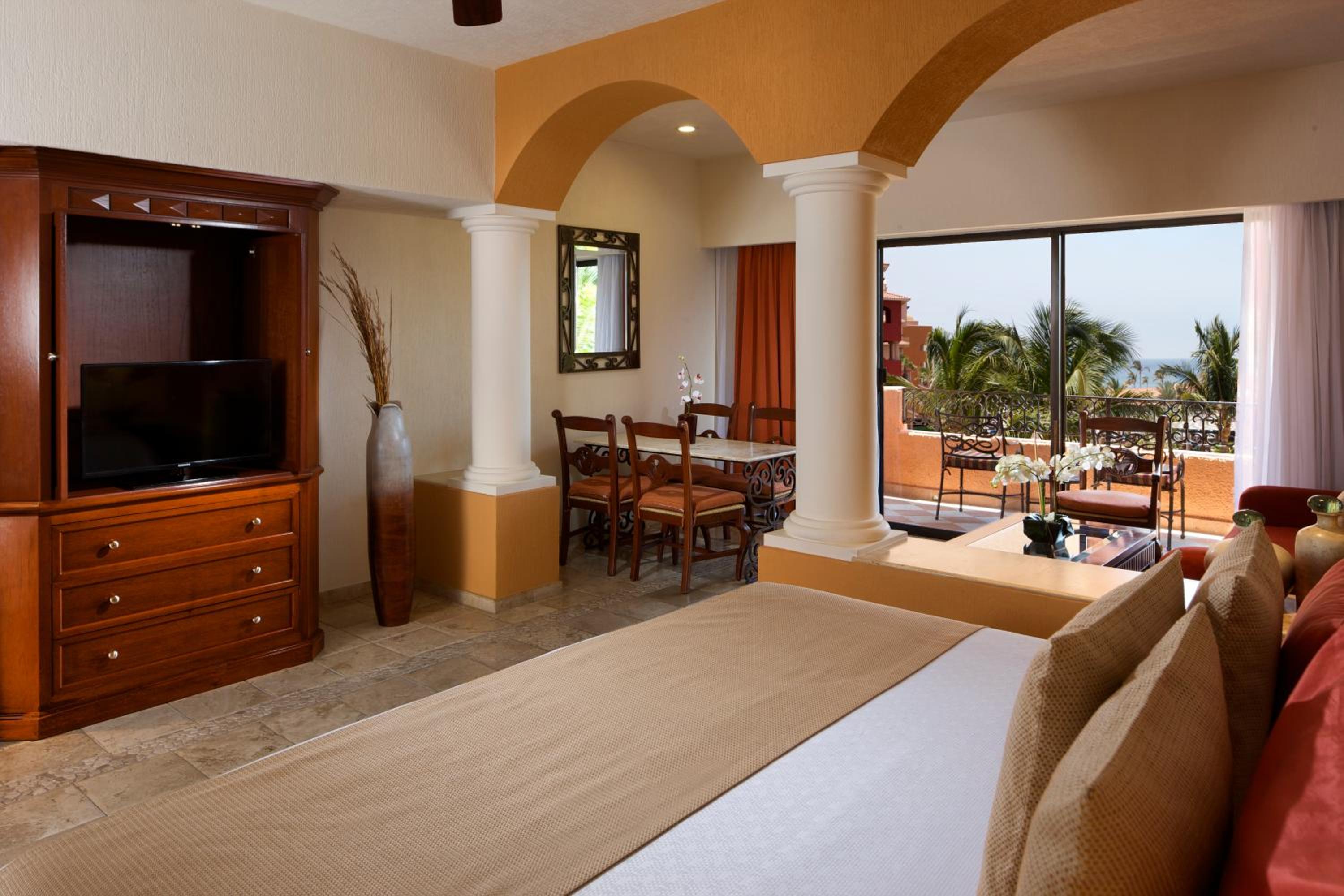 Deluxe Junior Suite - Photo 2