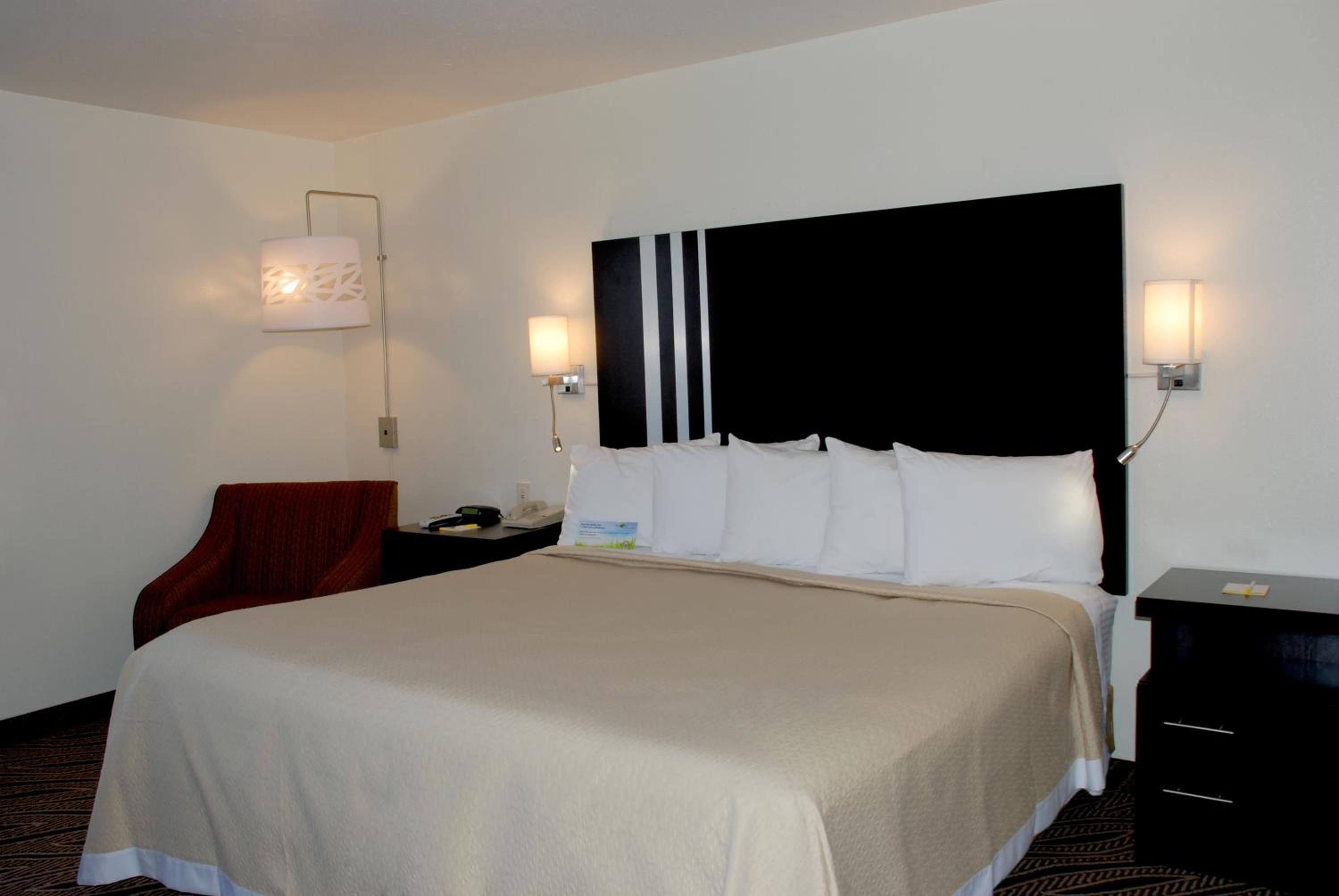 King Room- Non-Smoking - Photo 2