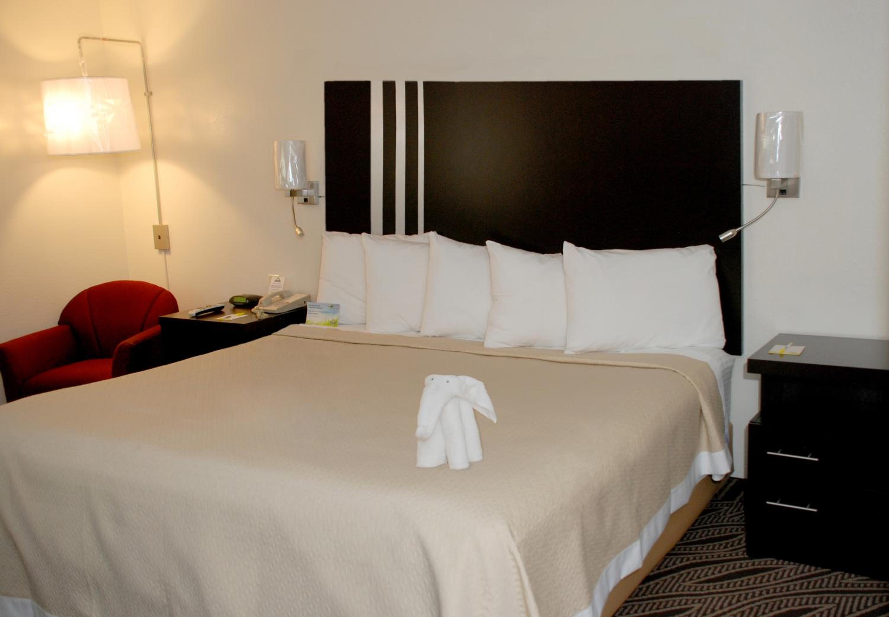 King Room- Non-Smoking - Photo 3