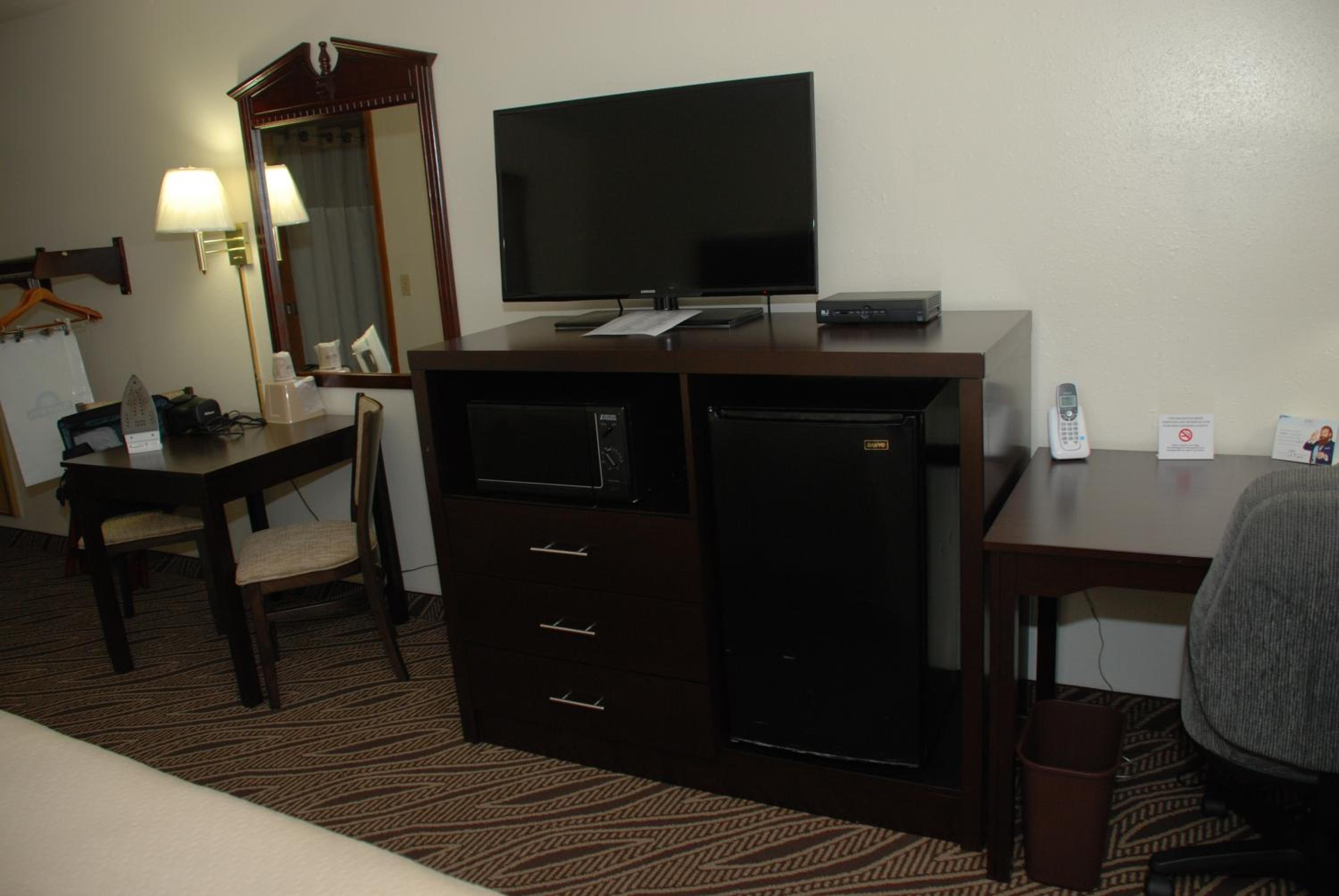 King Room- Non-Smoking - Photo 7