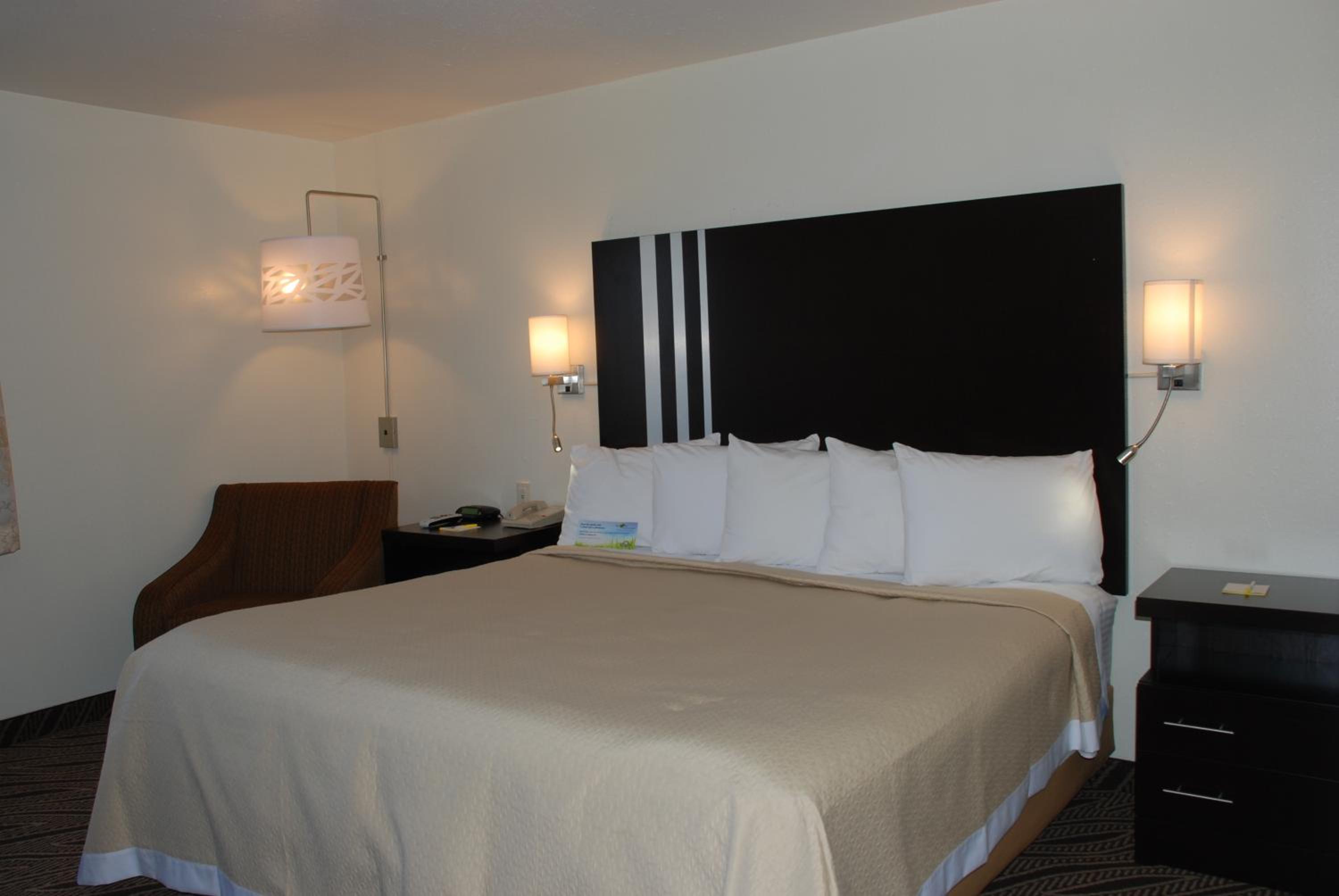 King Room- Non-Smoking - Photo 1