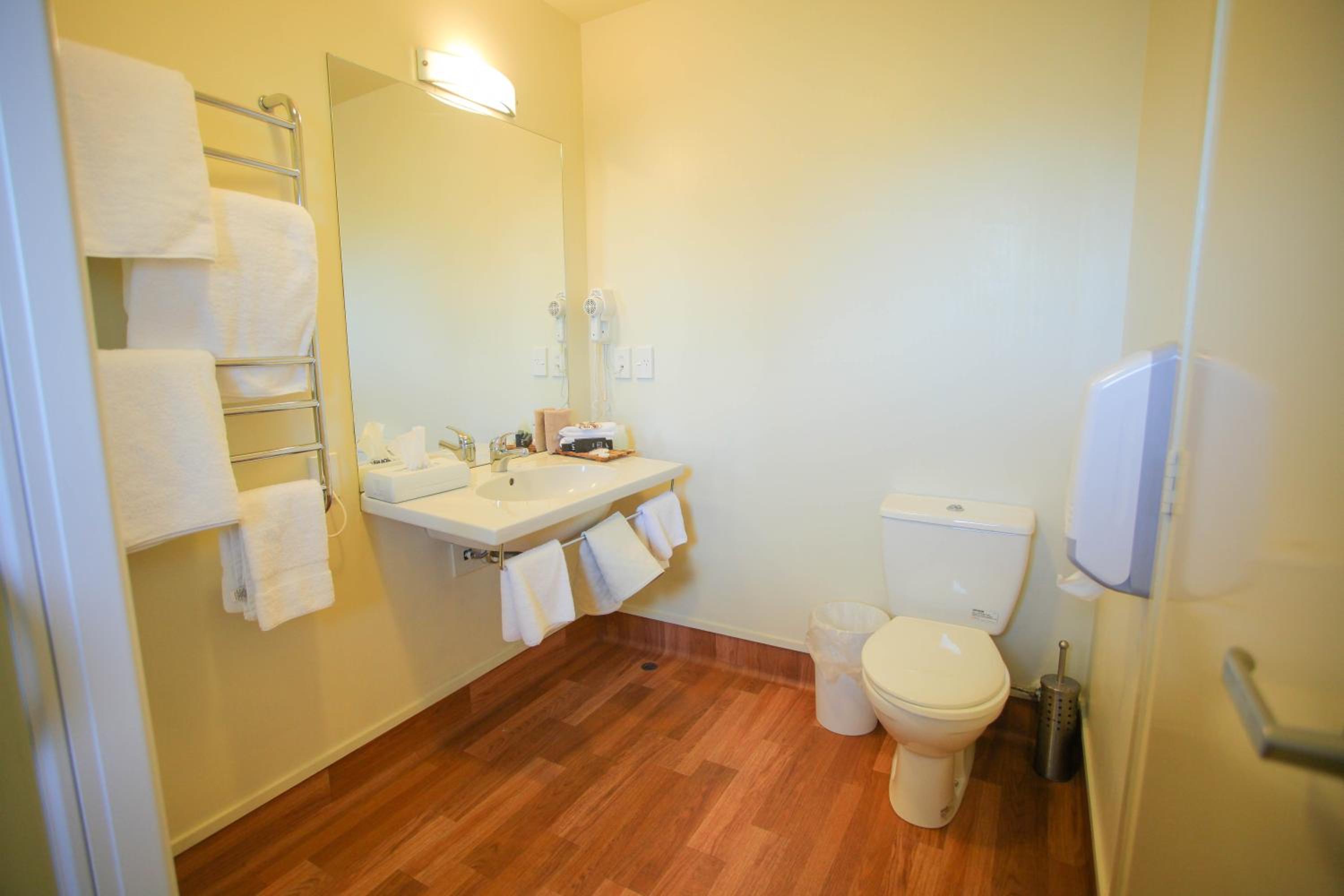 Executive Queen Room with Balcony - Photo 3