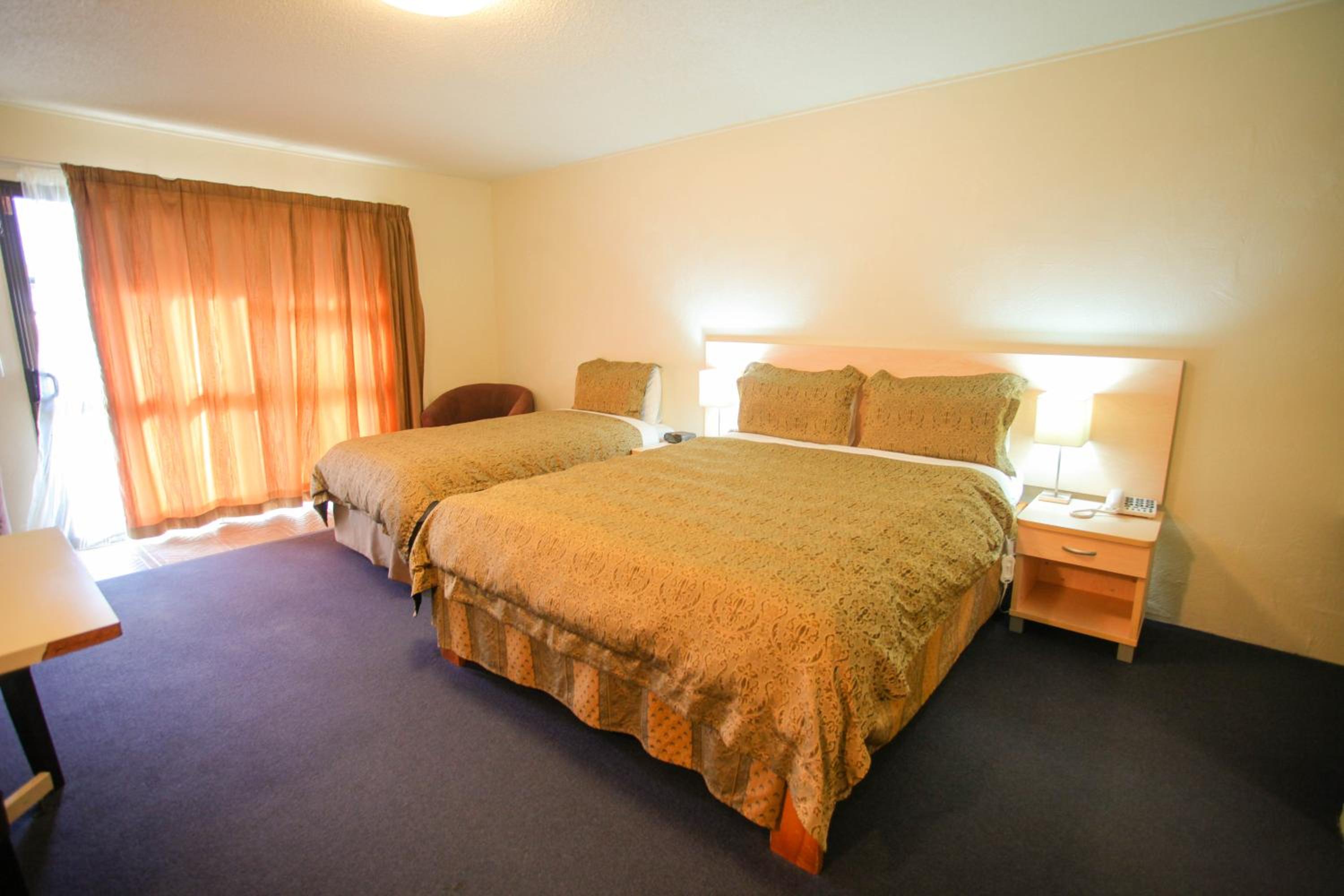 Superior Twin Room with Spa Bath - Disability Access - Photo 2