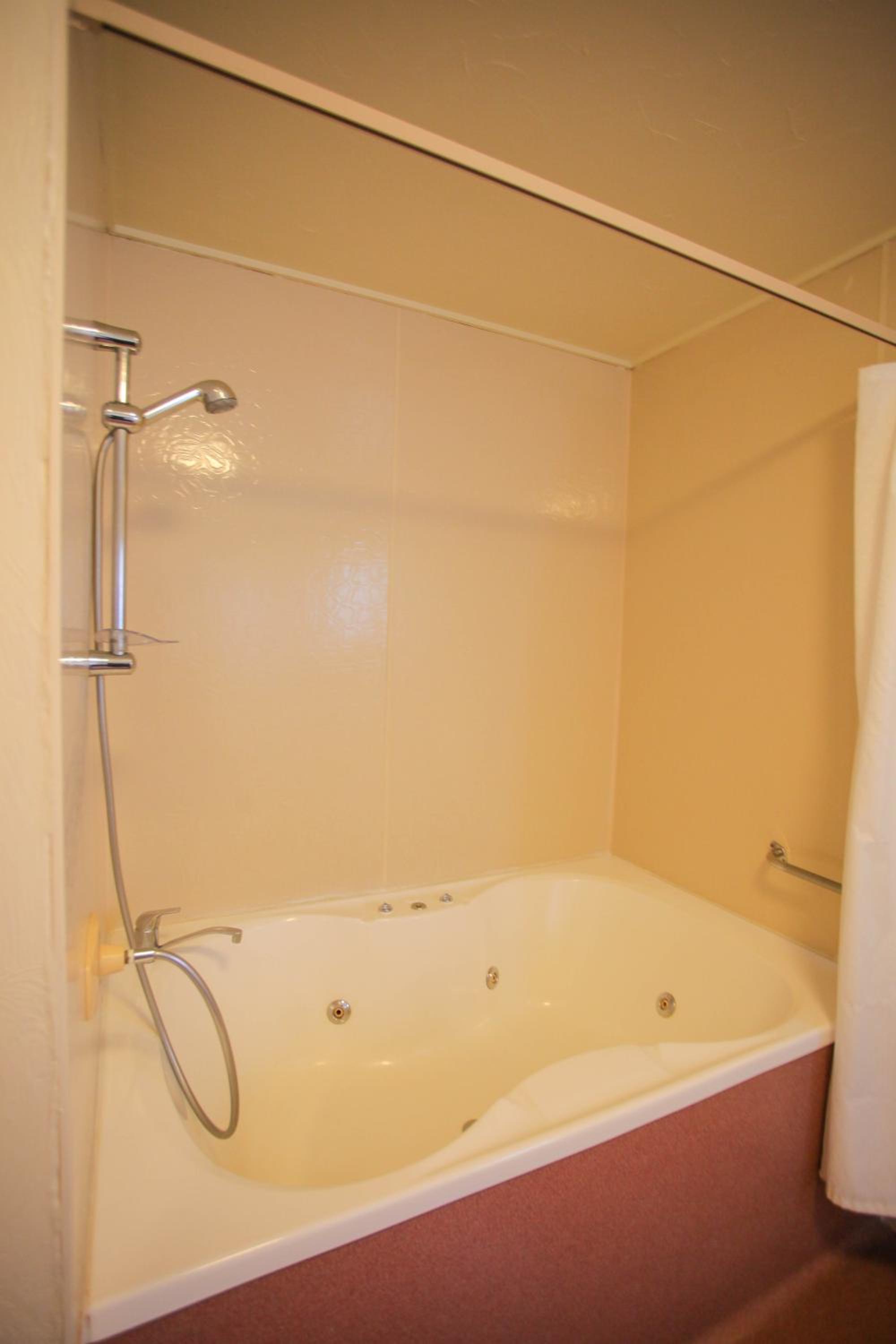 Superior Twin Room with Spa Bath - Disability Access - Photo 3