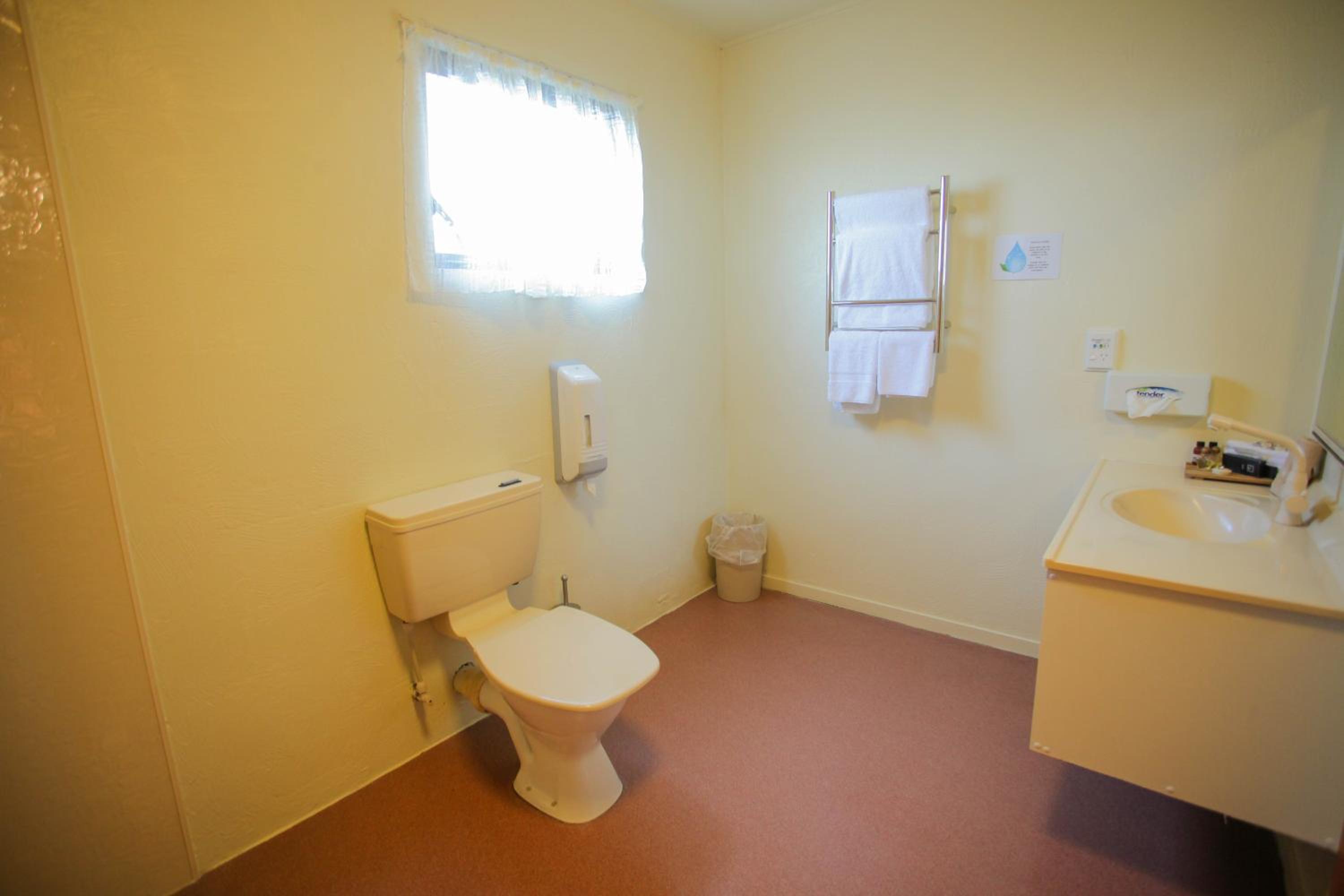 Superior Twin Room with Spa Bath - Disability Access - Photo 4