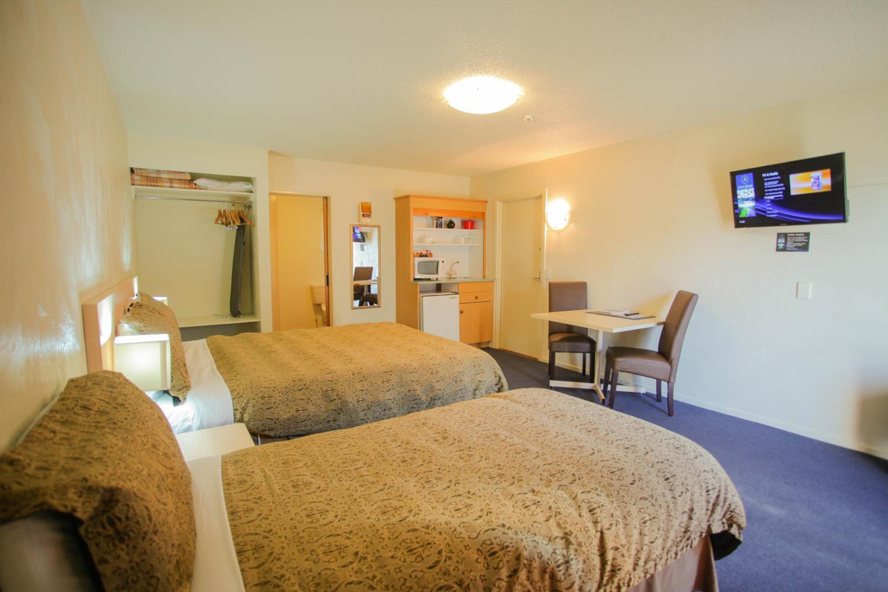 Superior Twin Room with Spa Bath - Disability Access - Photo 1