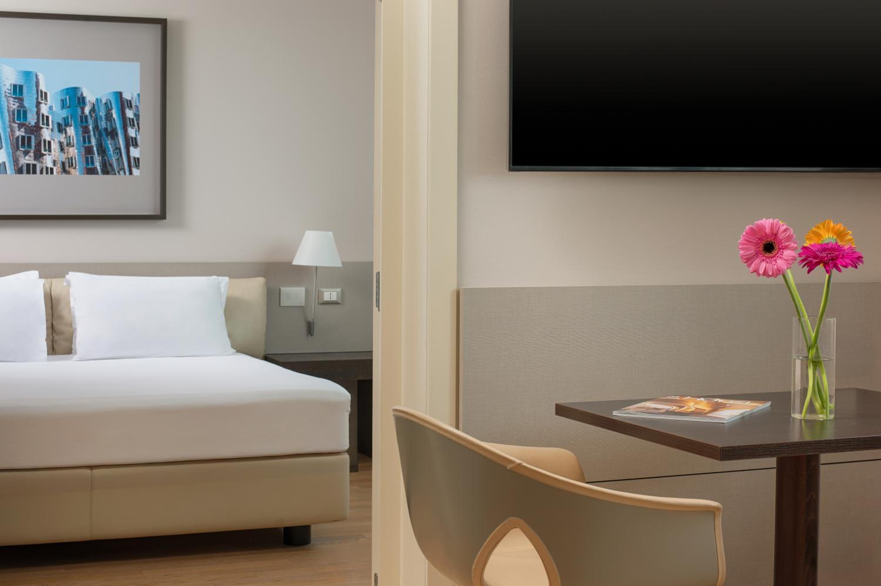 Suite - Photo 4