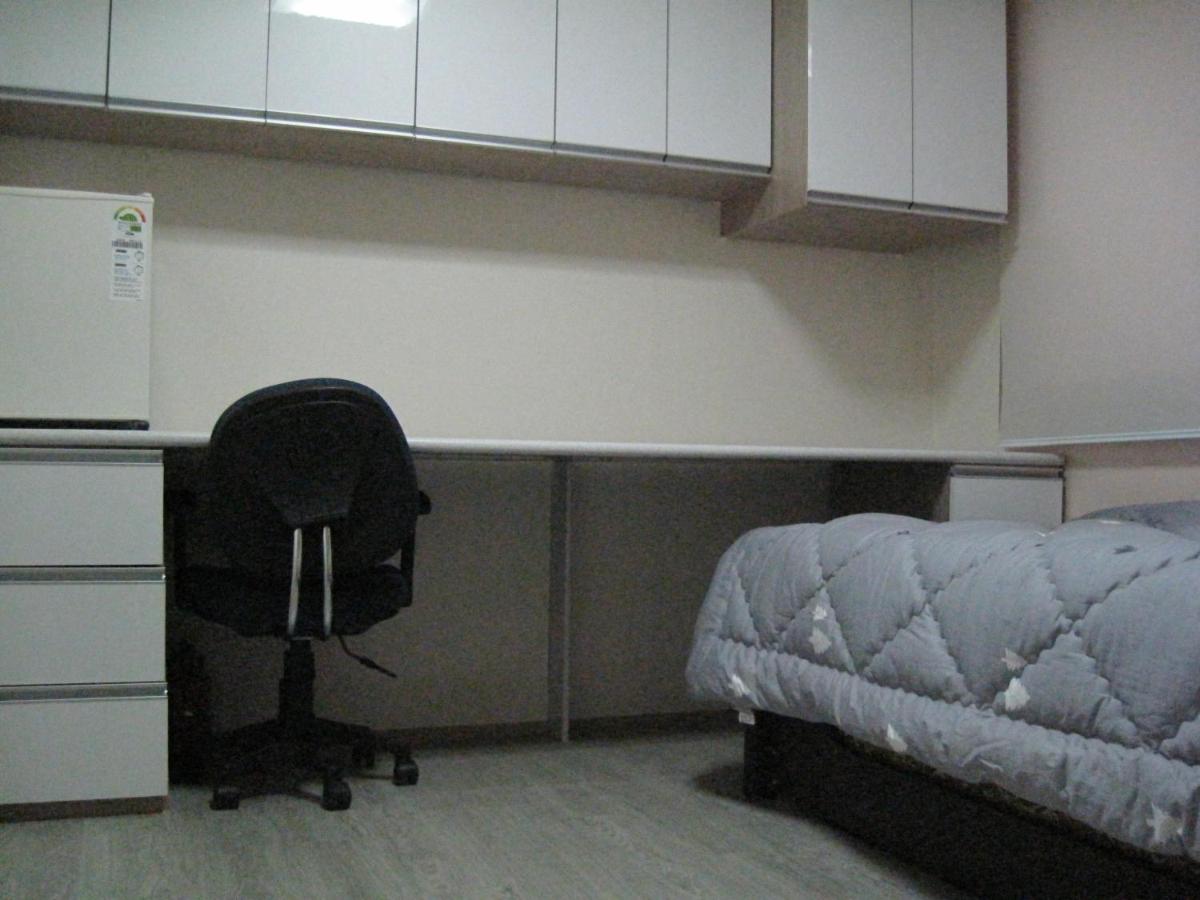 Single Room with Shared Bathroom photo 2