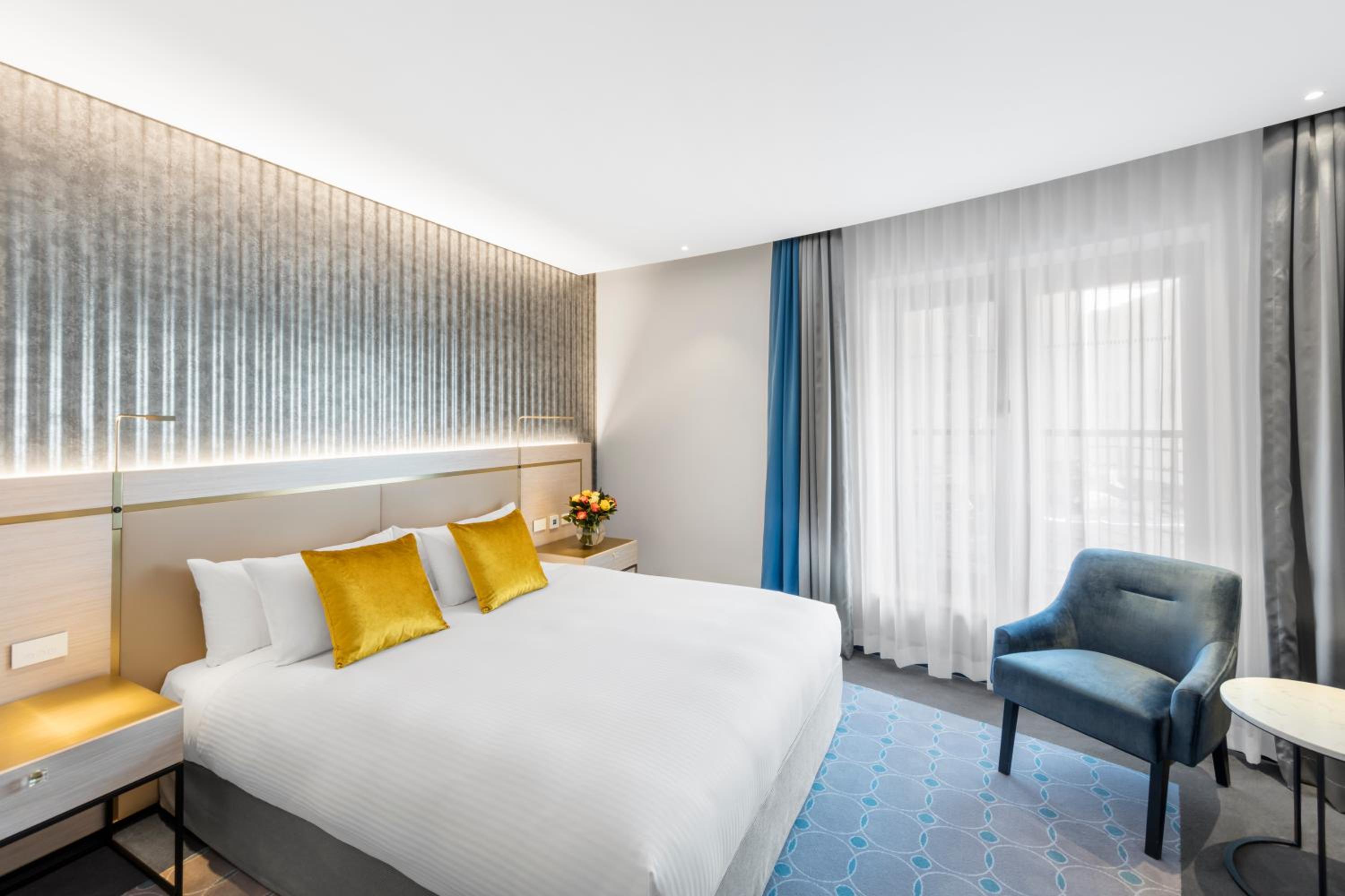 Paradox One Bedroom Spa Suite thumbnail 6