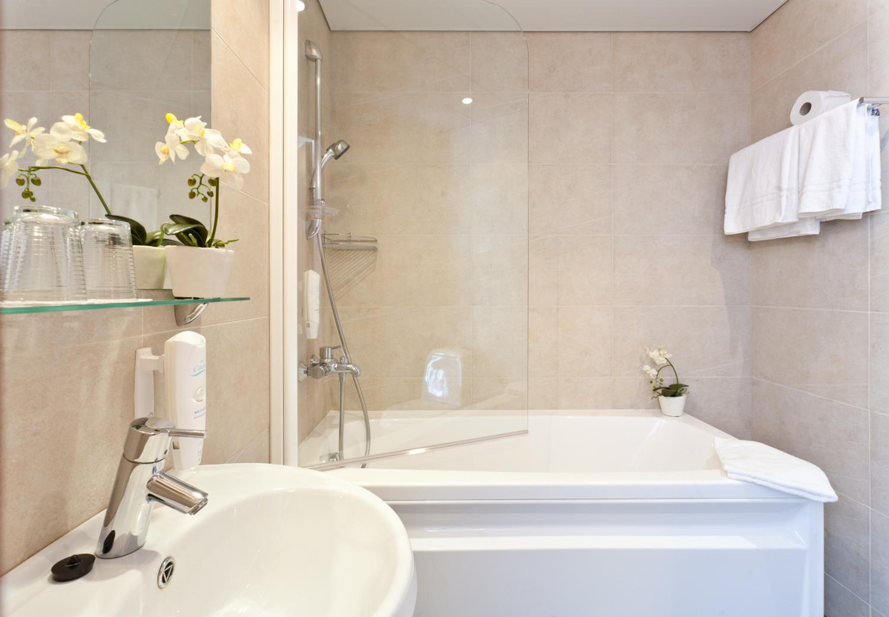 ZEN Double or Twin Room with Spa Bath - Photo 5