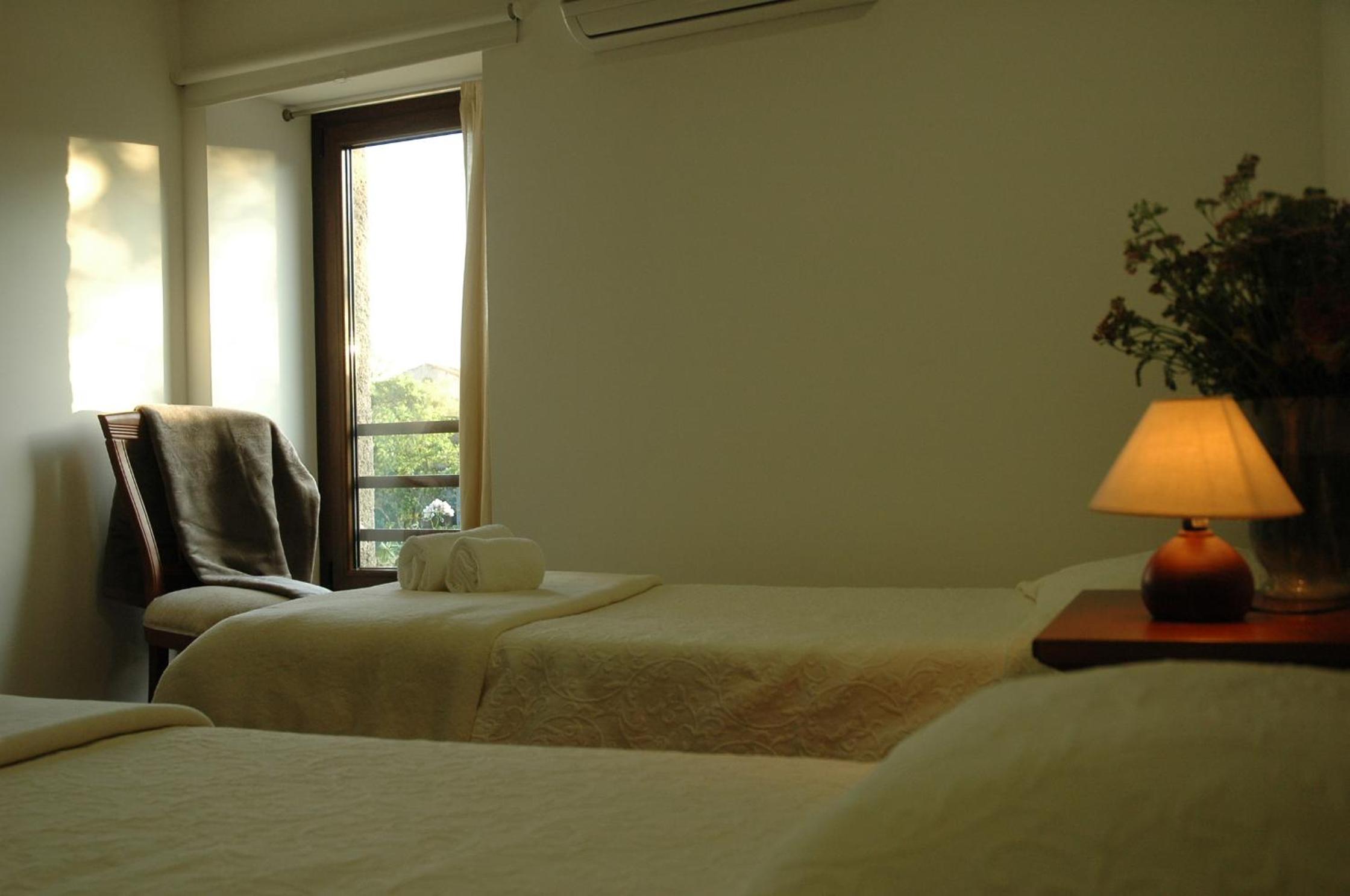 Twin Room - Photo 2