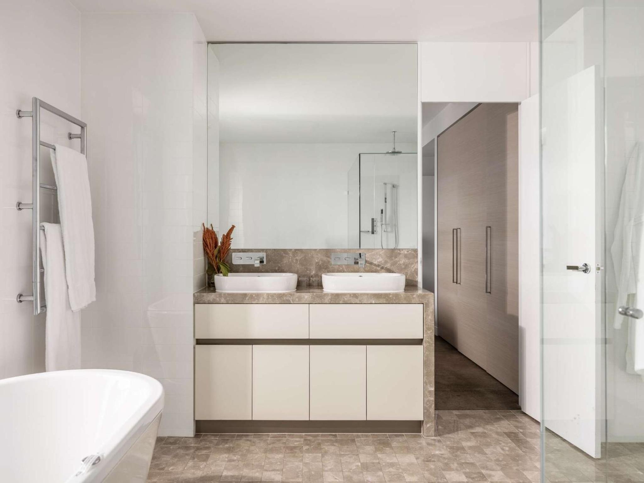 Deluxe Presidential Suite
