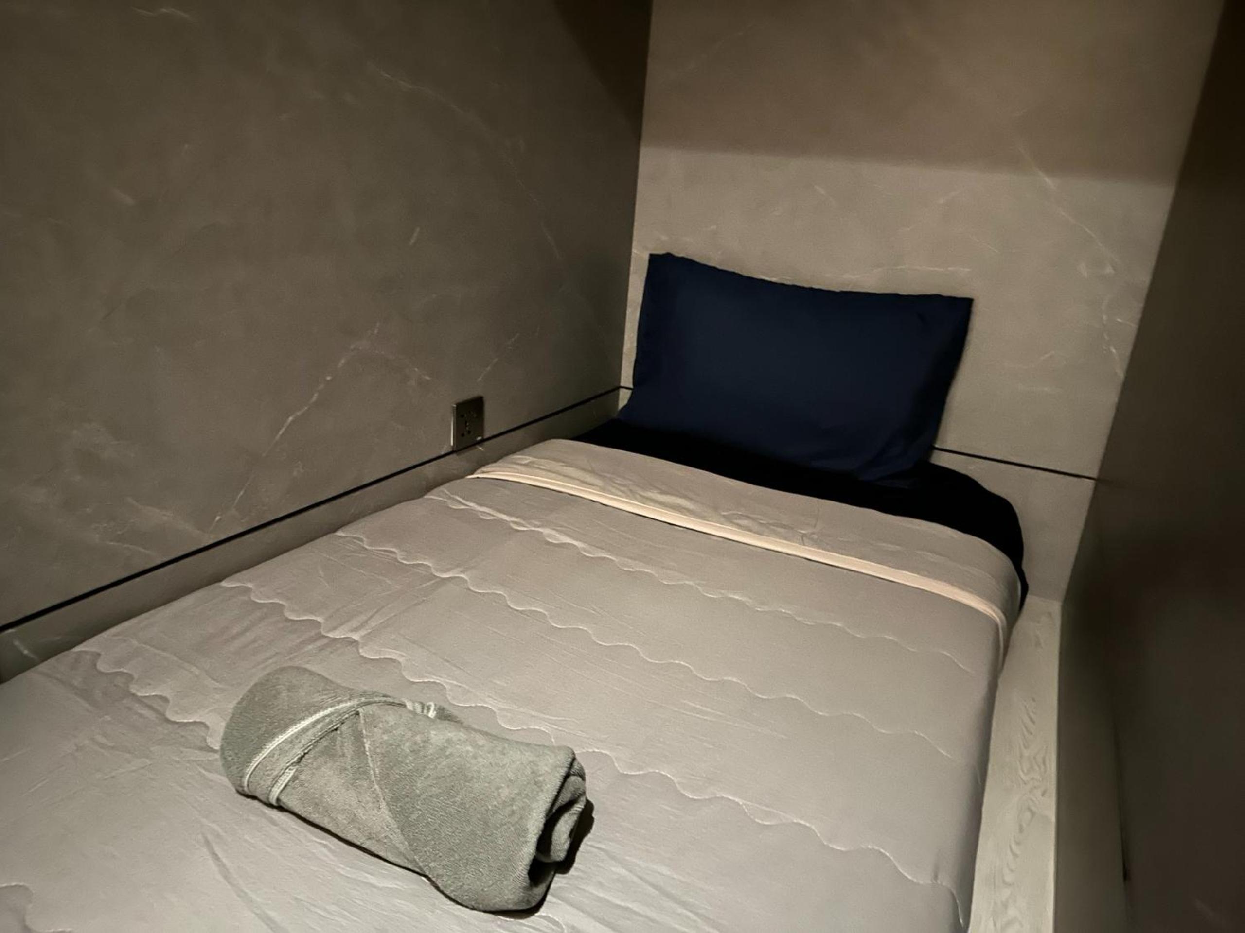 Single Bed in Male Dormitory Room with Shared Bathroom