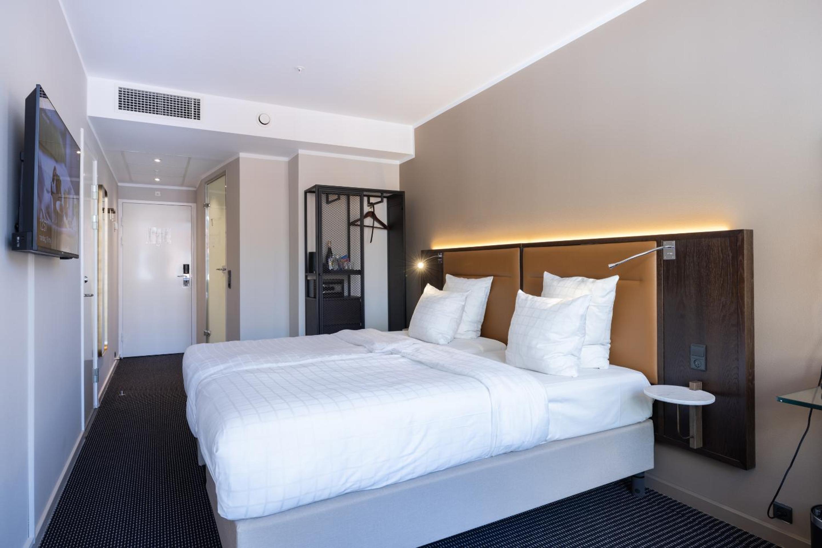 Twin Room - Photo 3