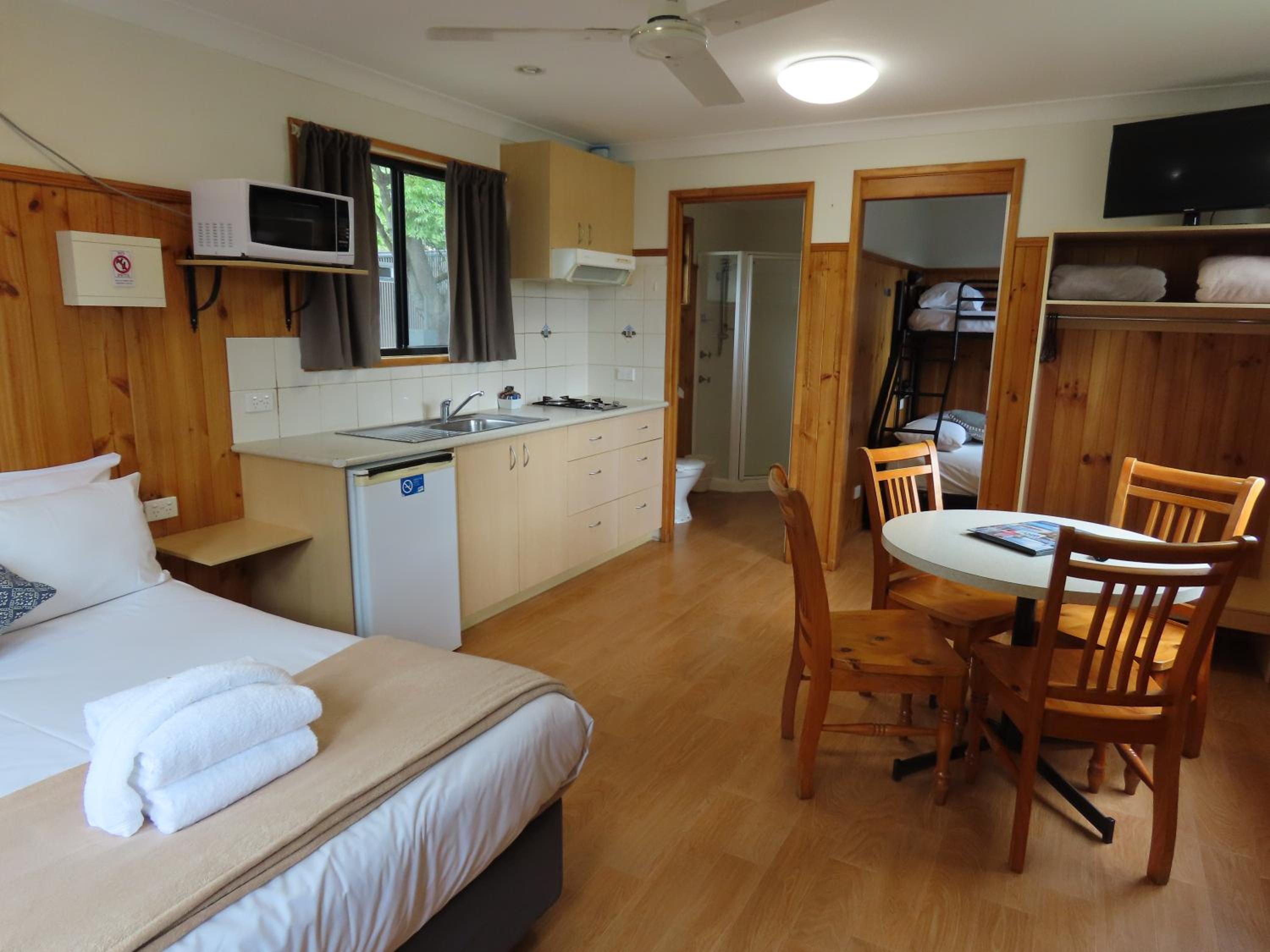 Deluxe 1 Bedroom Cabin - Not Pet Friendly