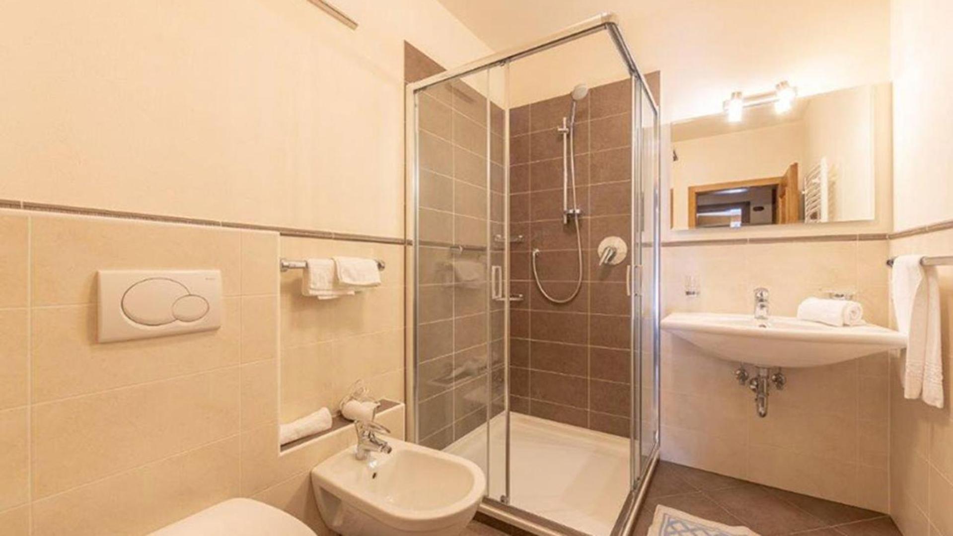 One-Bedroom Apartment with Balcony photo 2