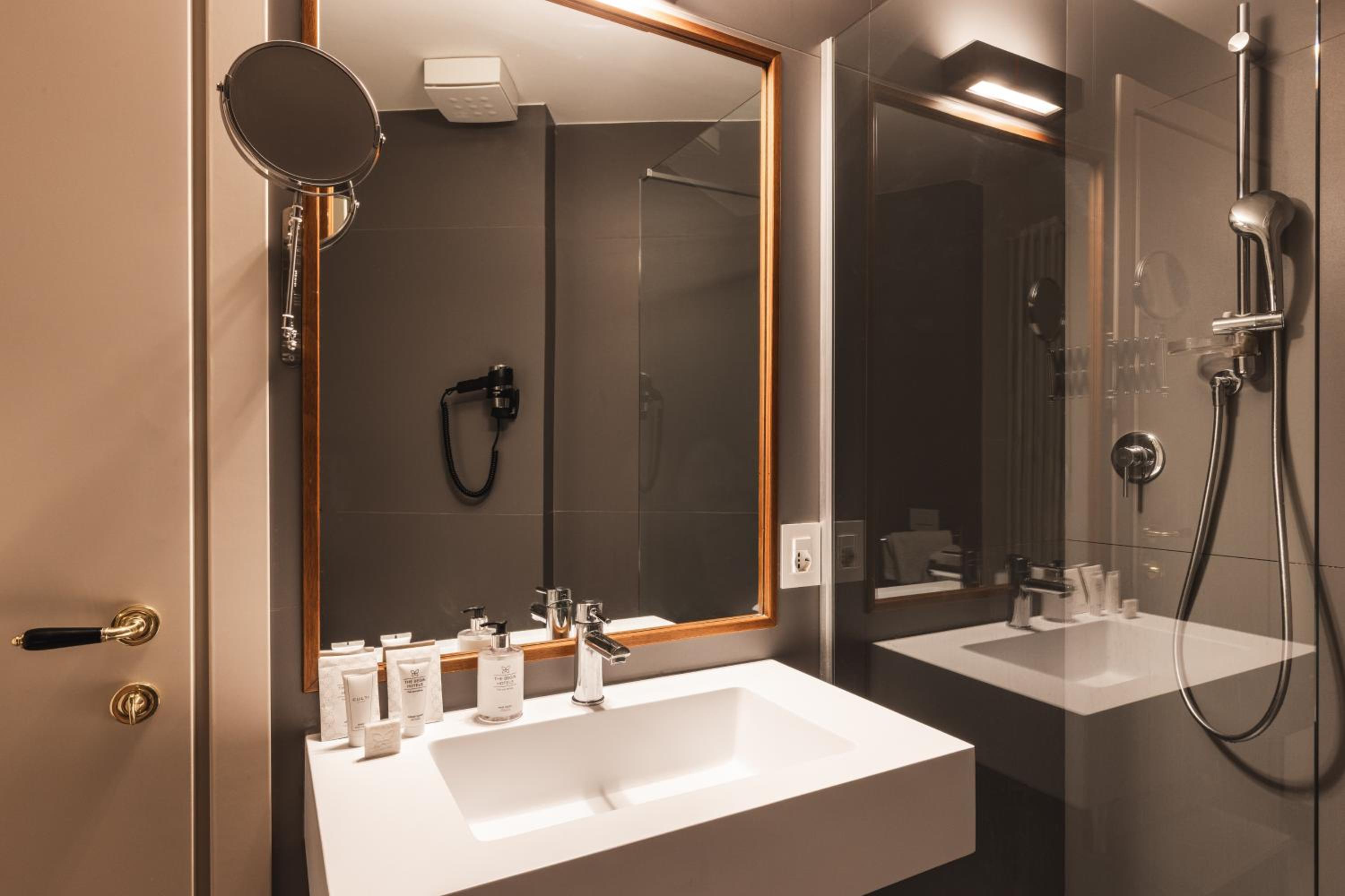 Classic Double or Twin Room - Photo 8