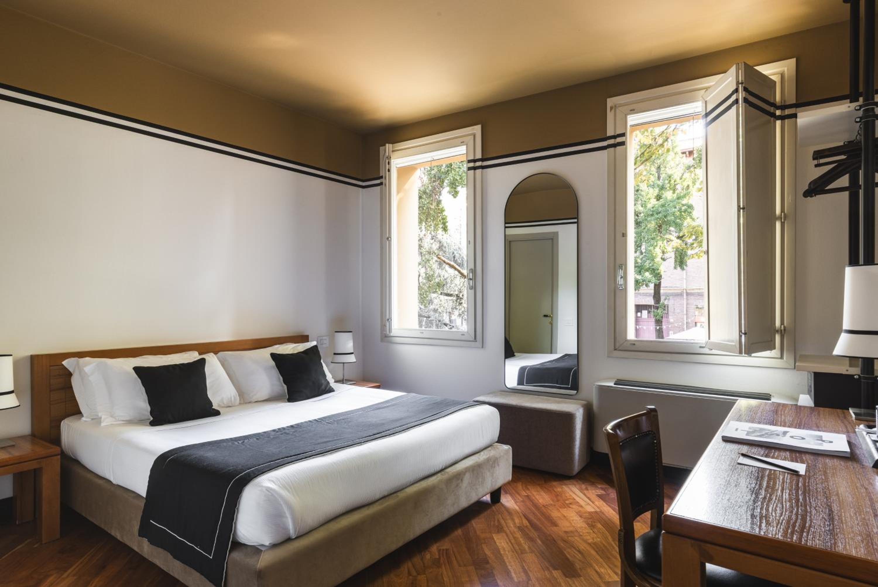 Classic Double or Twin Room - Photo 7