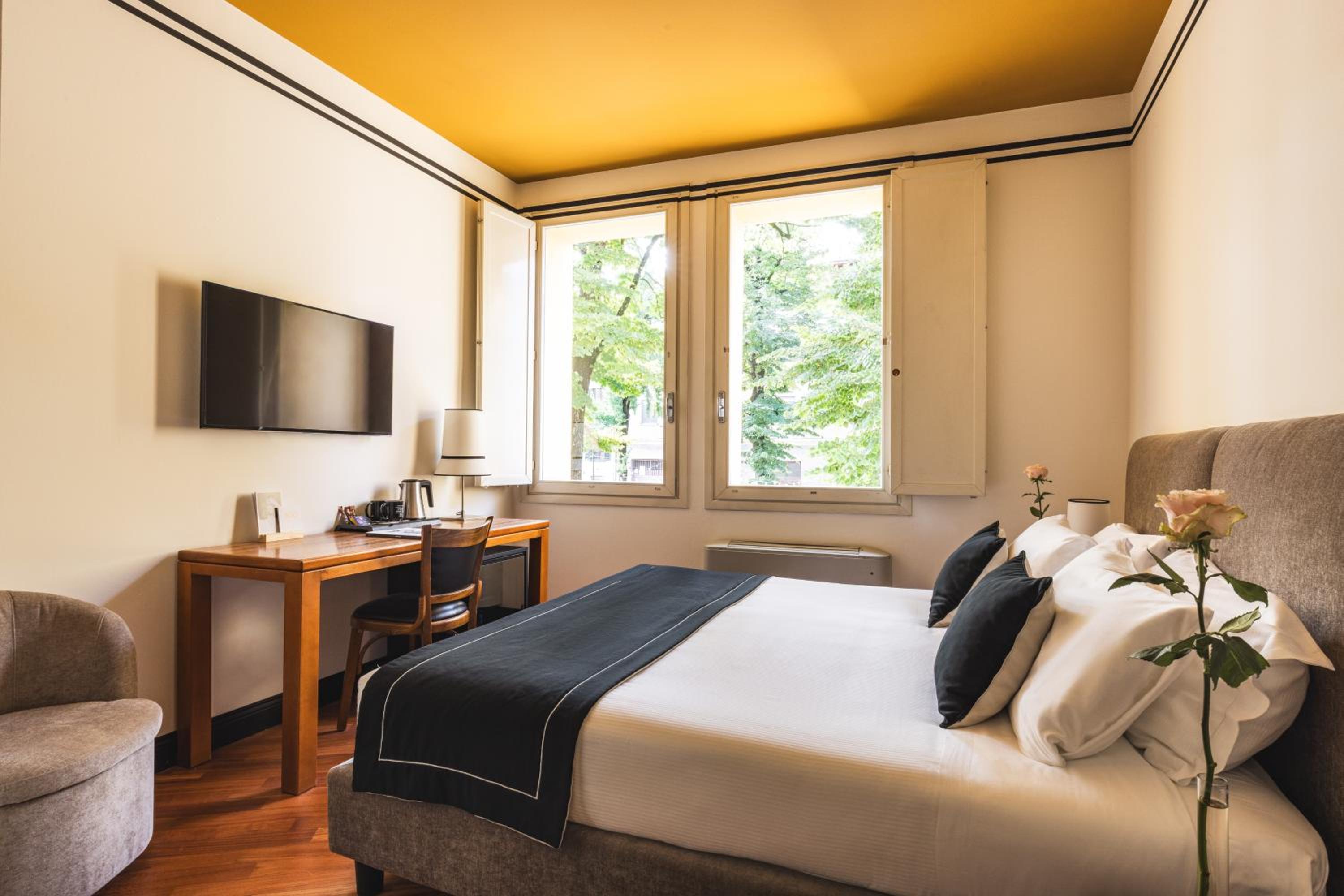 Classic Double or Twin Room - Photo 9