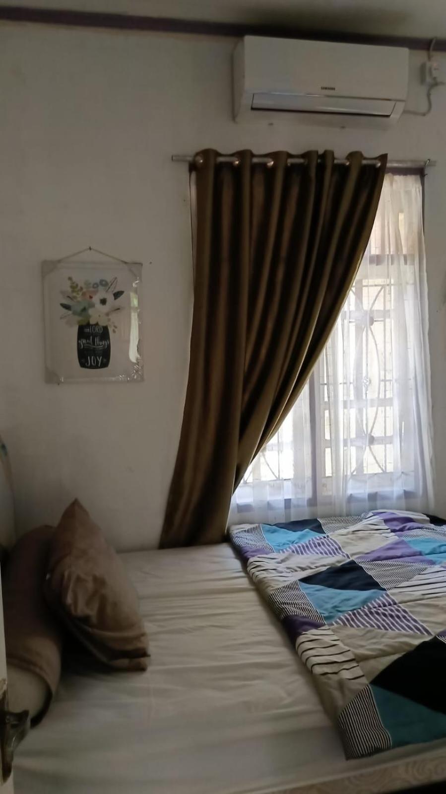 Single Room with Bathroom photo 2
