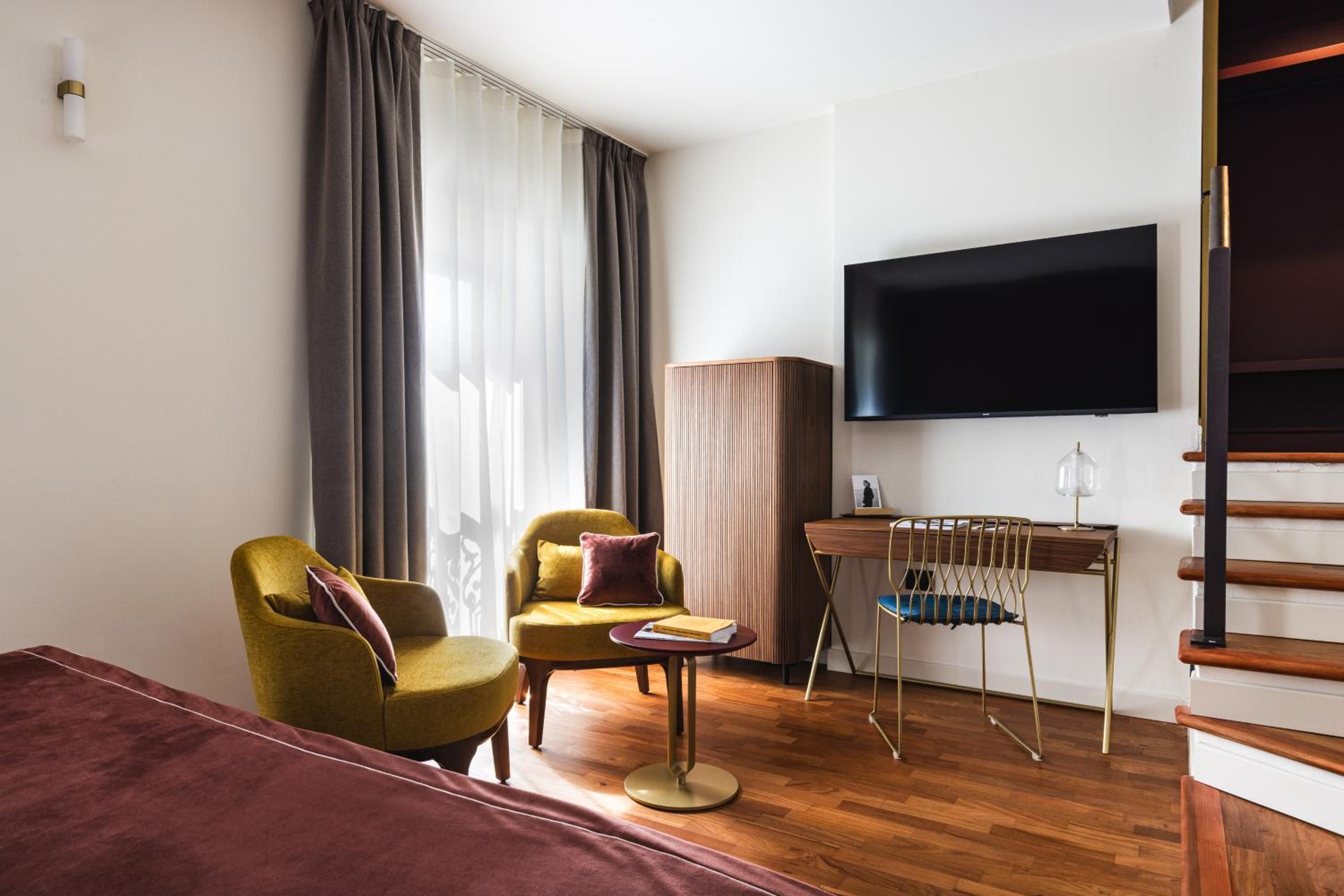 Deluxe Room - Photo 6